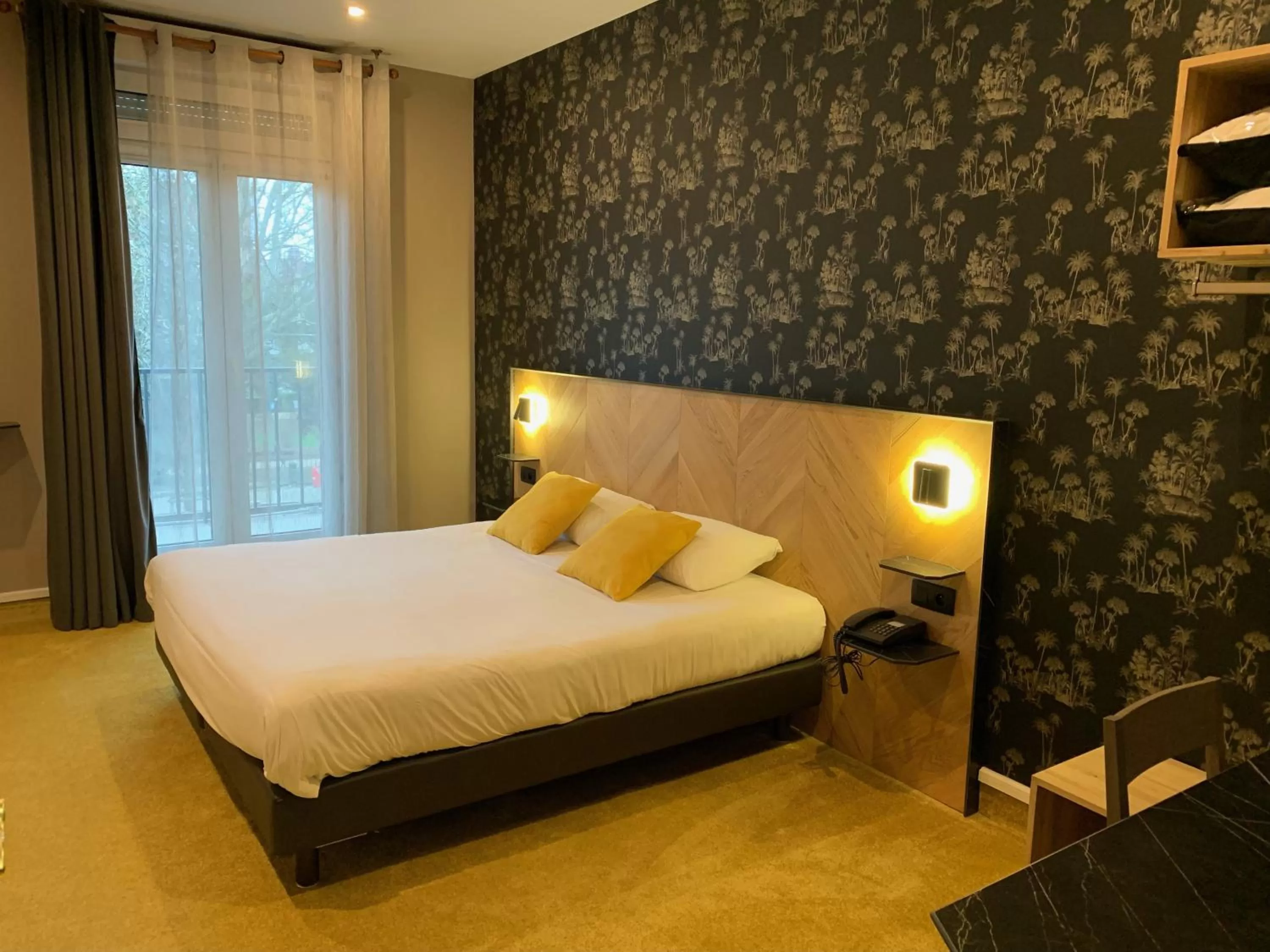 Superior Double or Twin Room With Bath in Brit Hotel Privilège Le Royal - Centre Gare