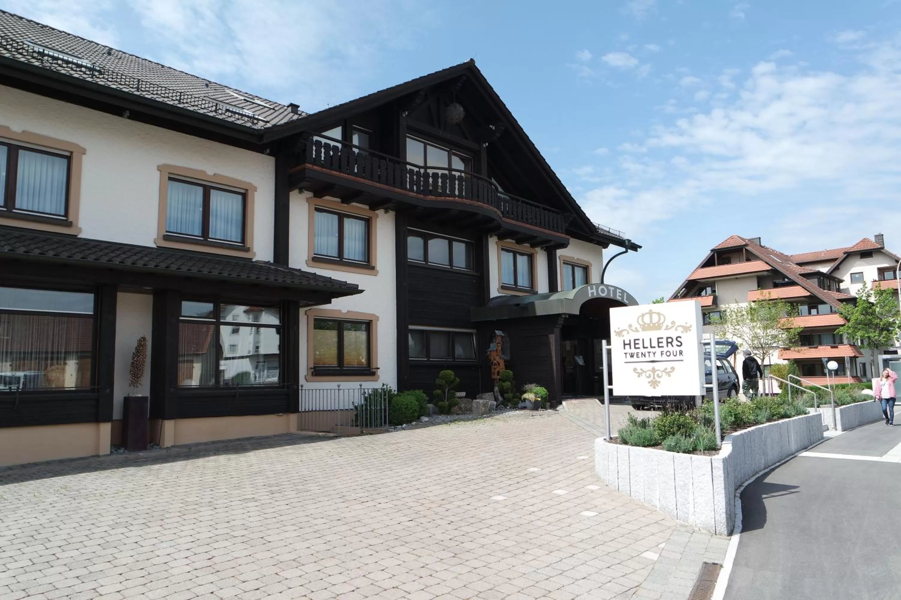 Property building in Hotel Hellers Twenty Four I -24h-Check-In-