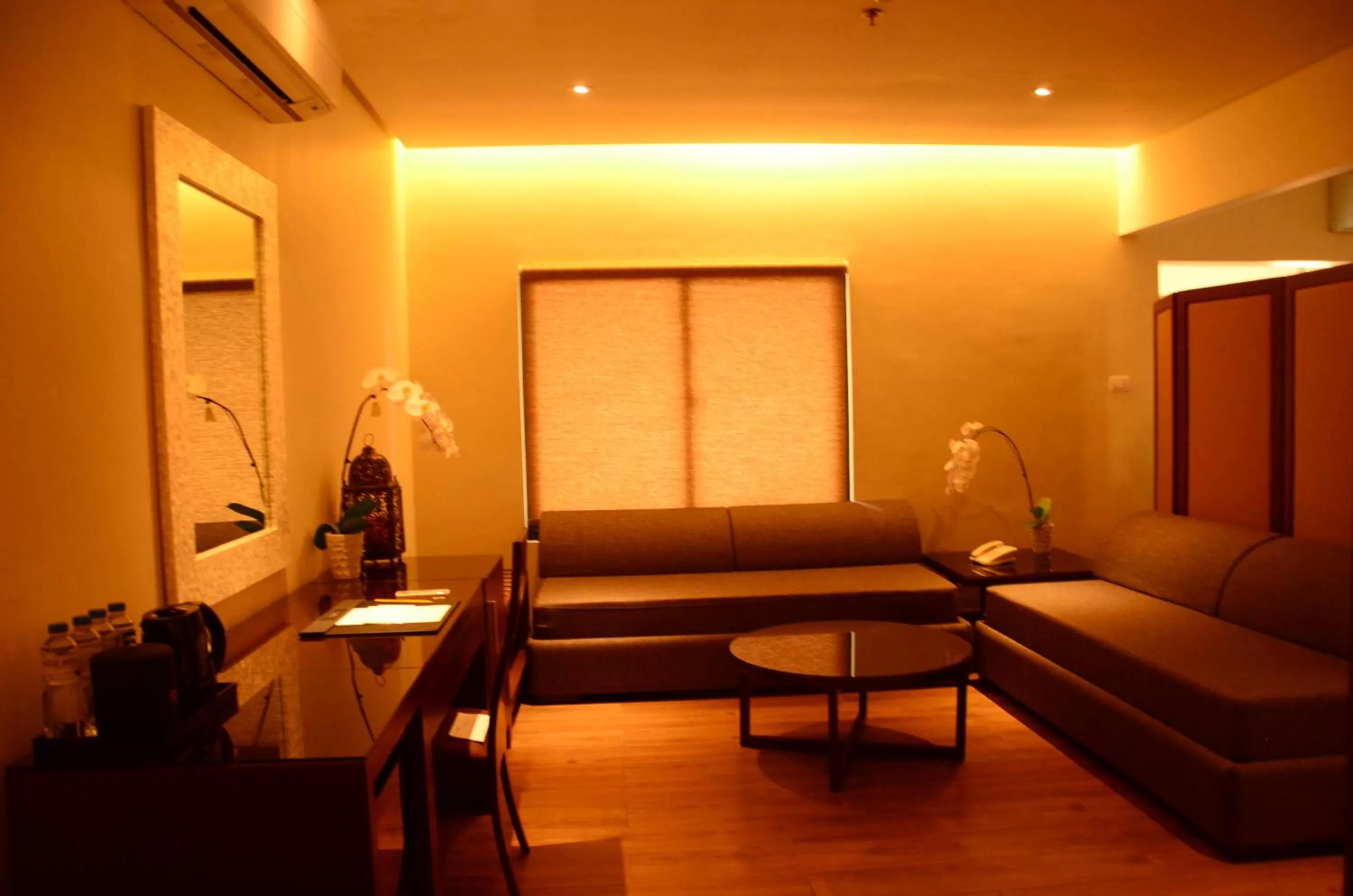 Bed in Hotel Monticello Tagaytay