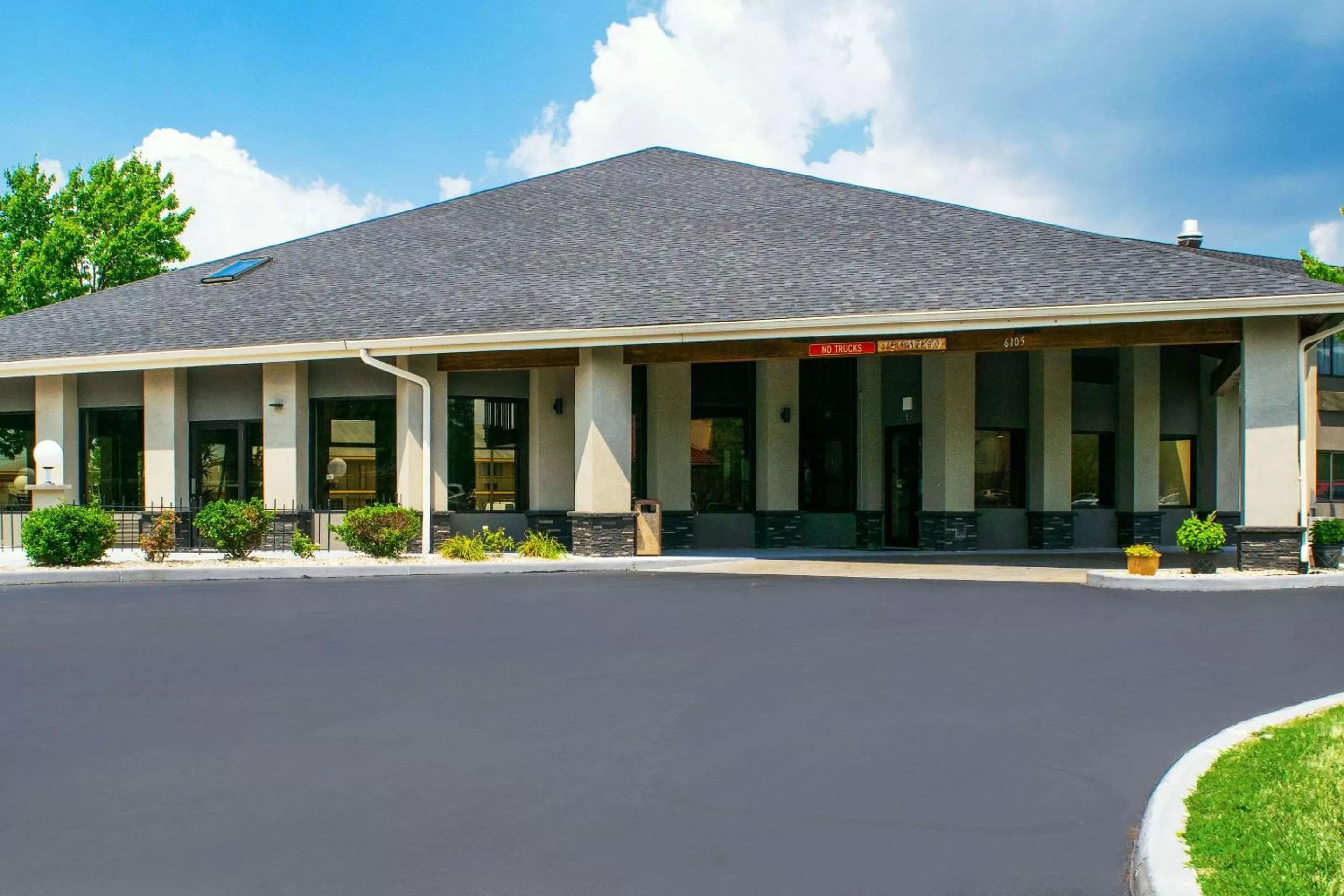 Property building in Quality Inn Plainfield - Indianapolis West