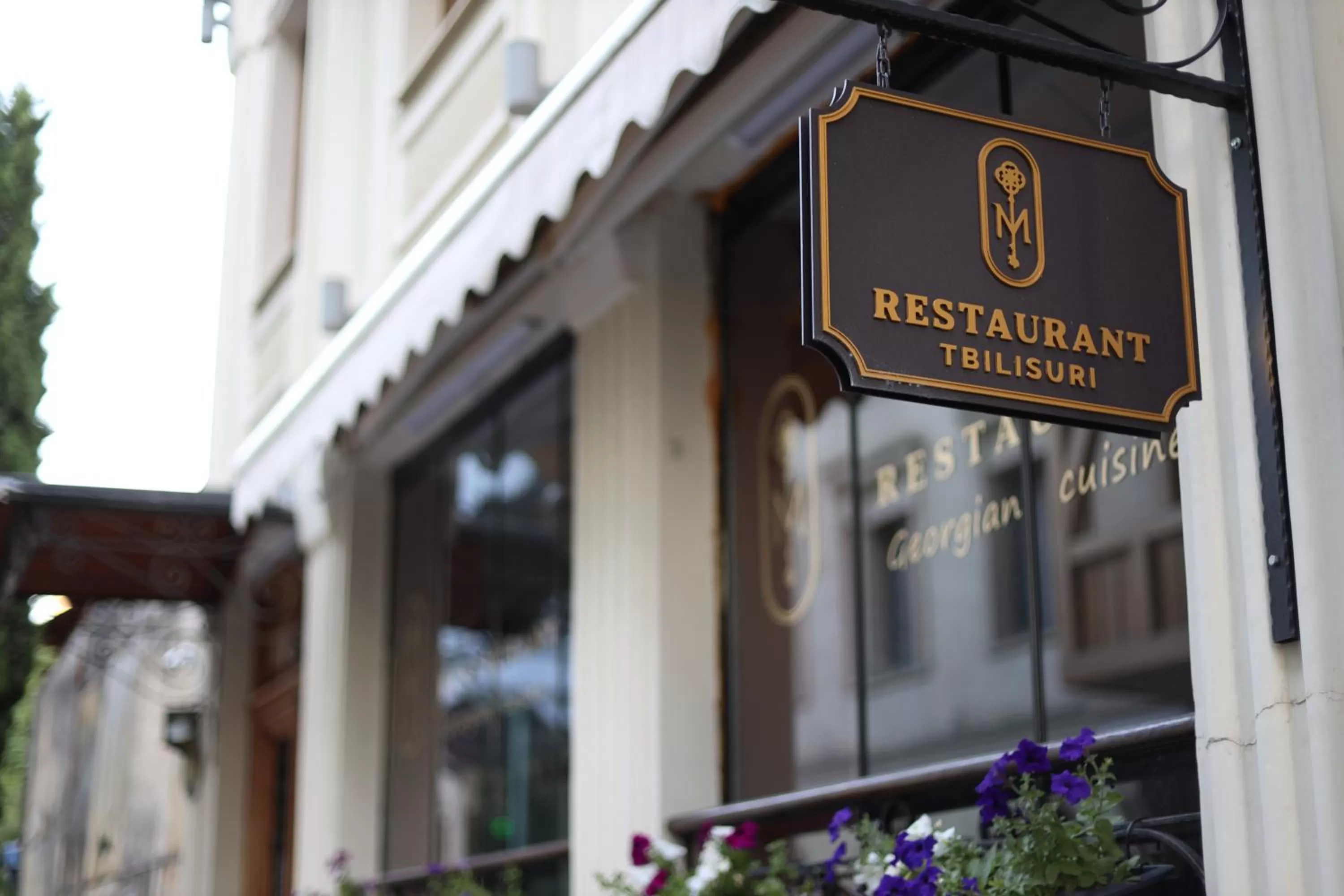 Restaurant/places to eat in Mukhrantubani Boutique Hotel