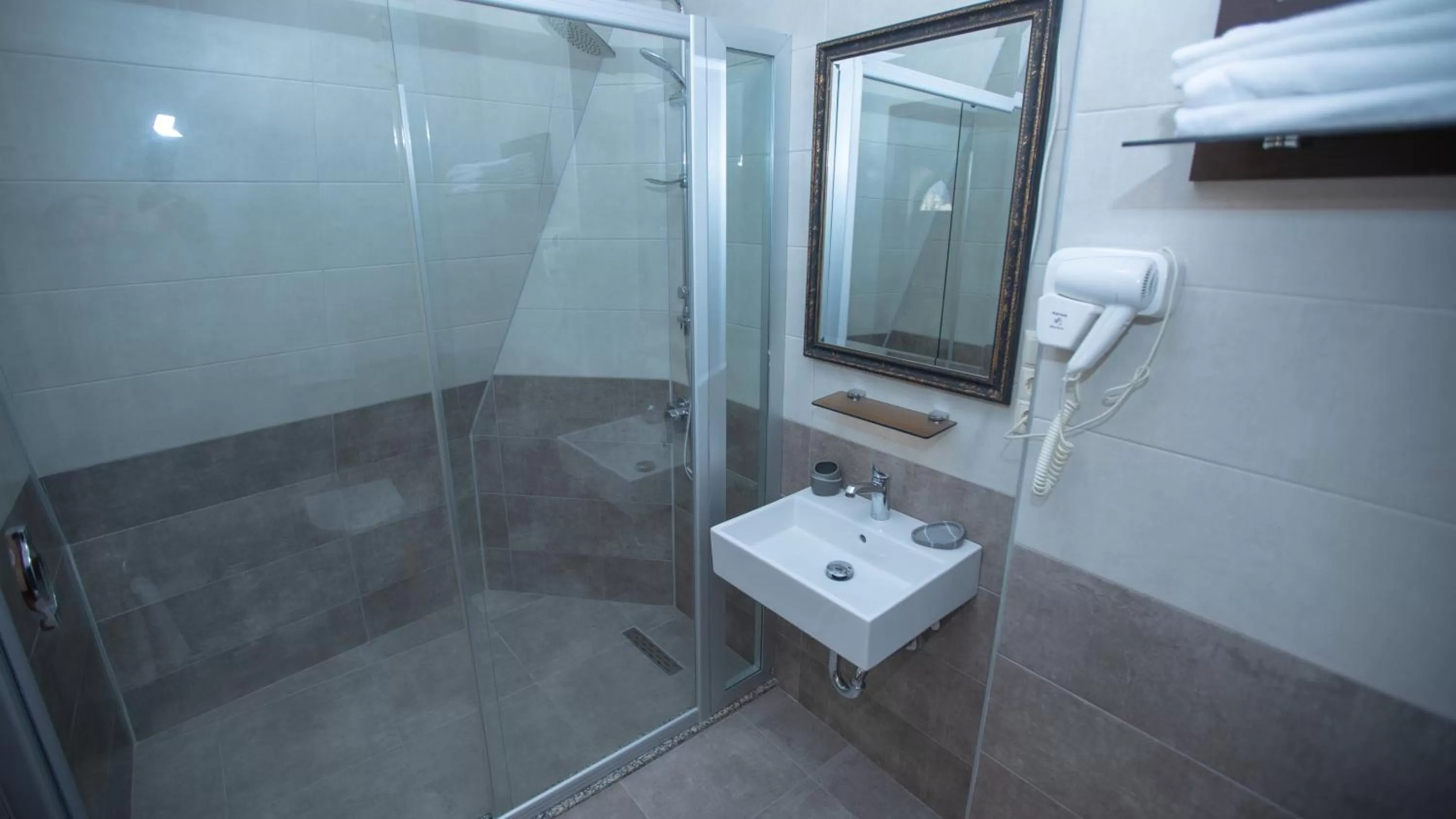 Shower, Bathroom in Royal Venezia Hotel