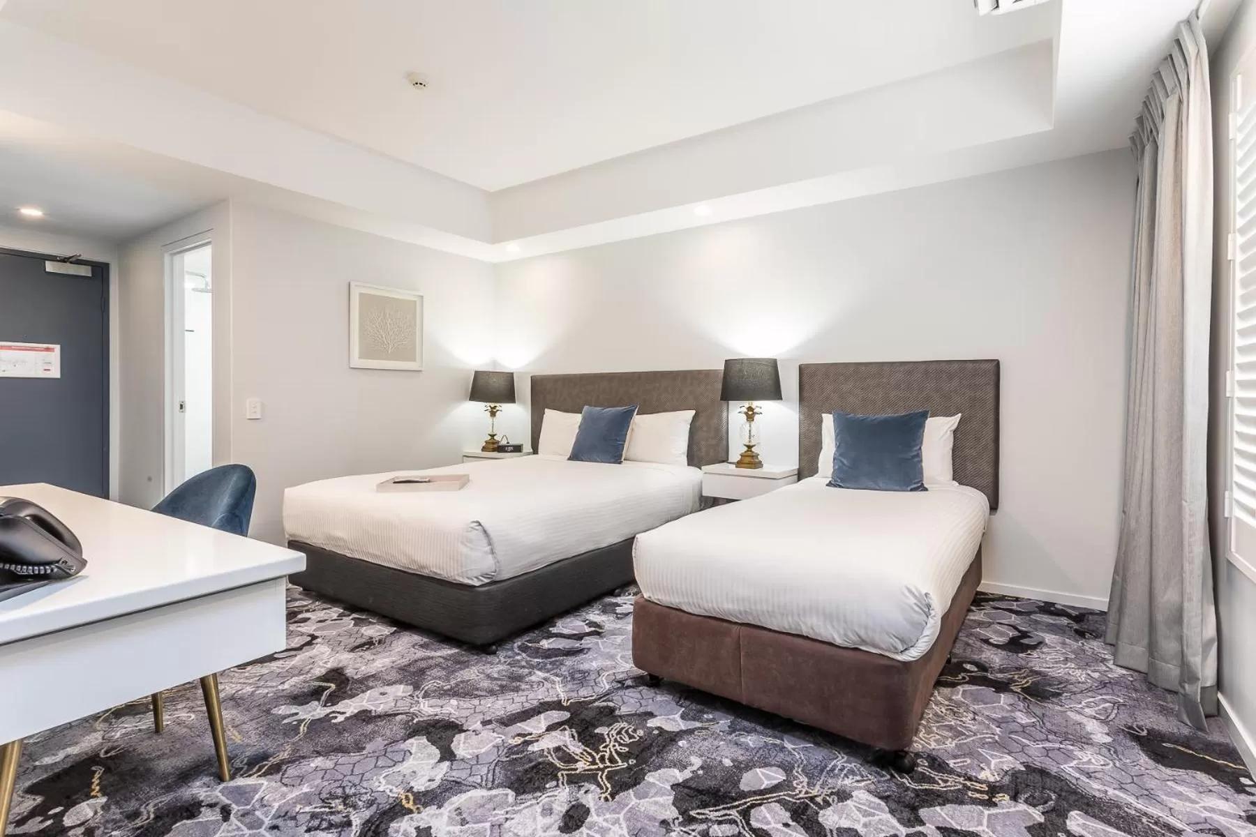 Photo of the whole room, Bed in Hotel Kingsley