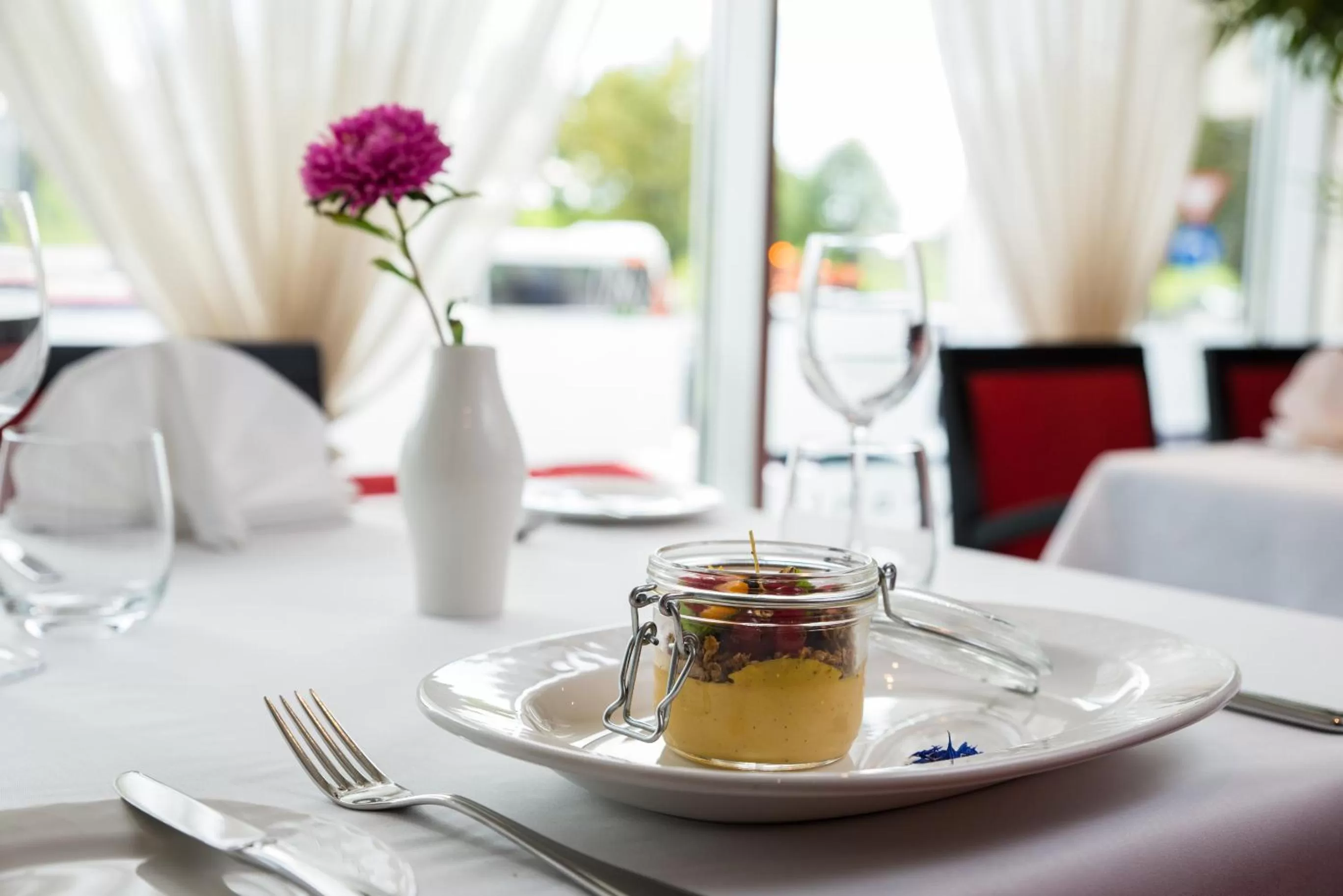 Restaurant/places to eat in Avalon Hotel & Conferences