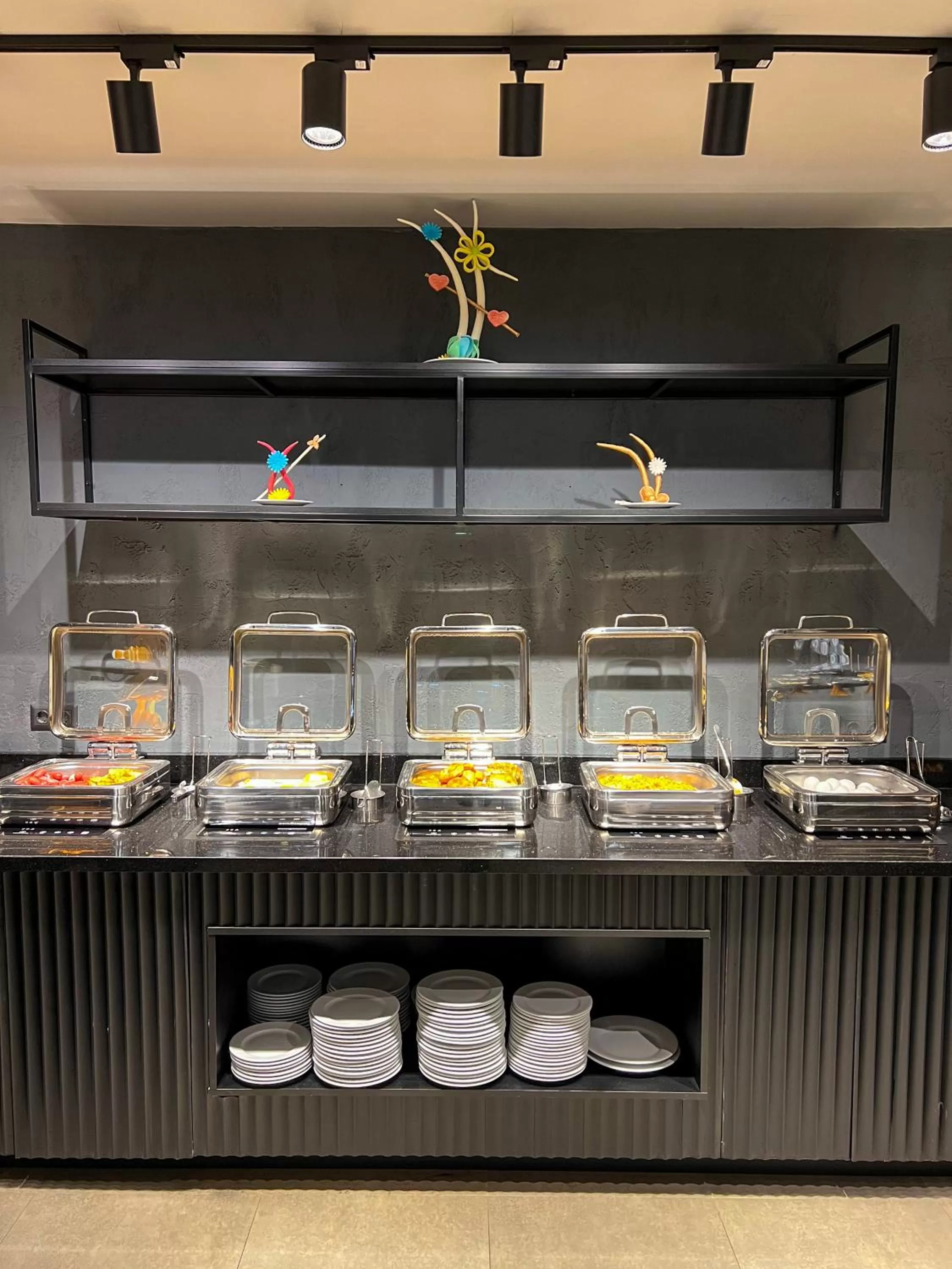 Restaurant/places to eat in Falcon 1511