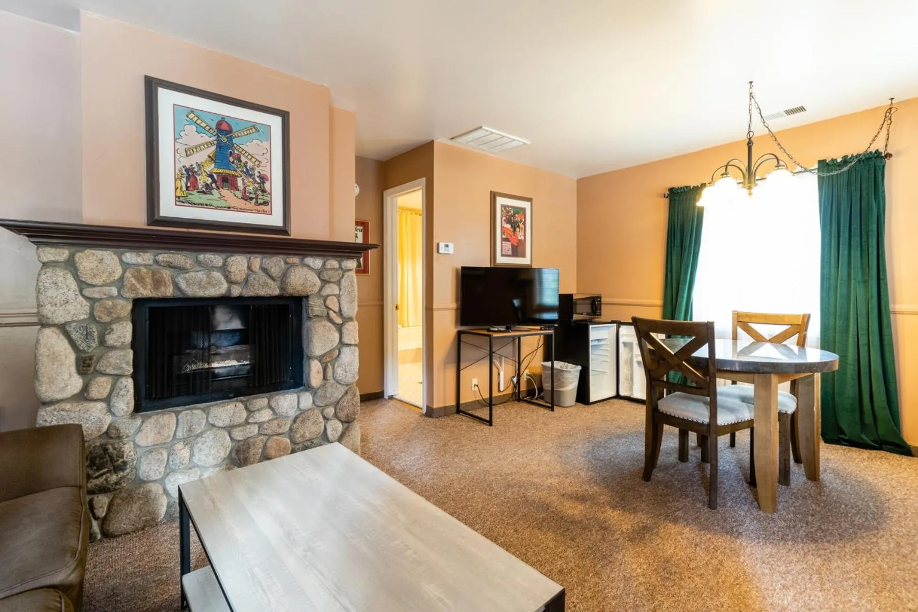 Saddleback Inn at Lake Arrowhead