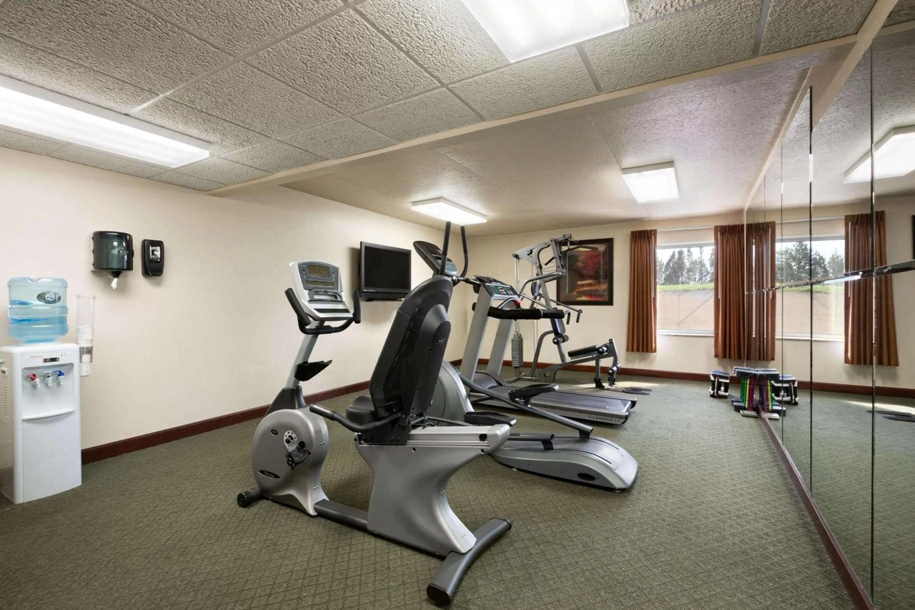 Fitness centre/facilities in Baymont by Wyndham Mandan Bismarck Area