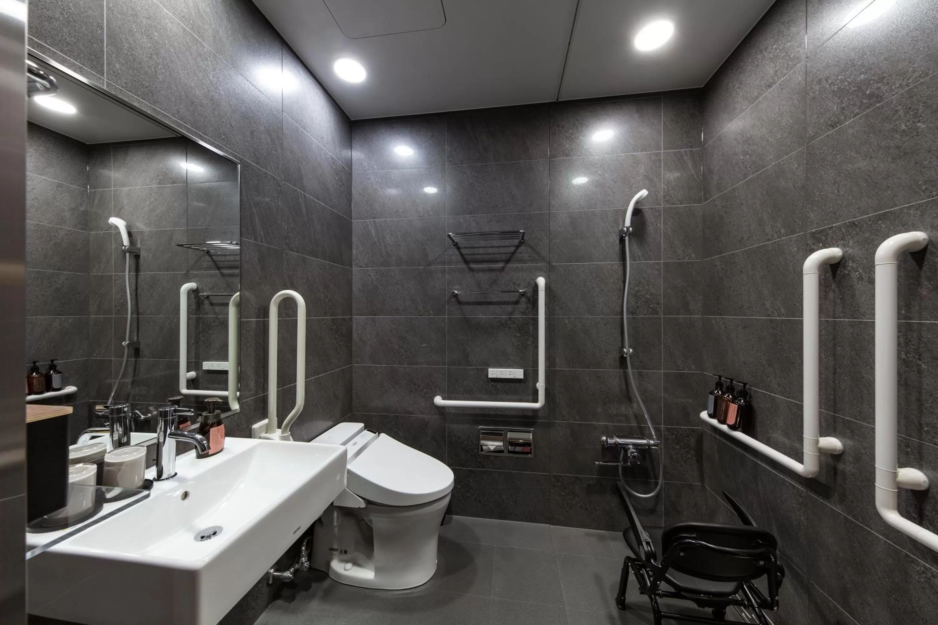 Shower in hotel tou nishinotoin kyoto