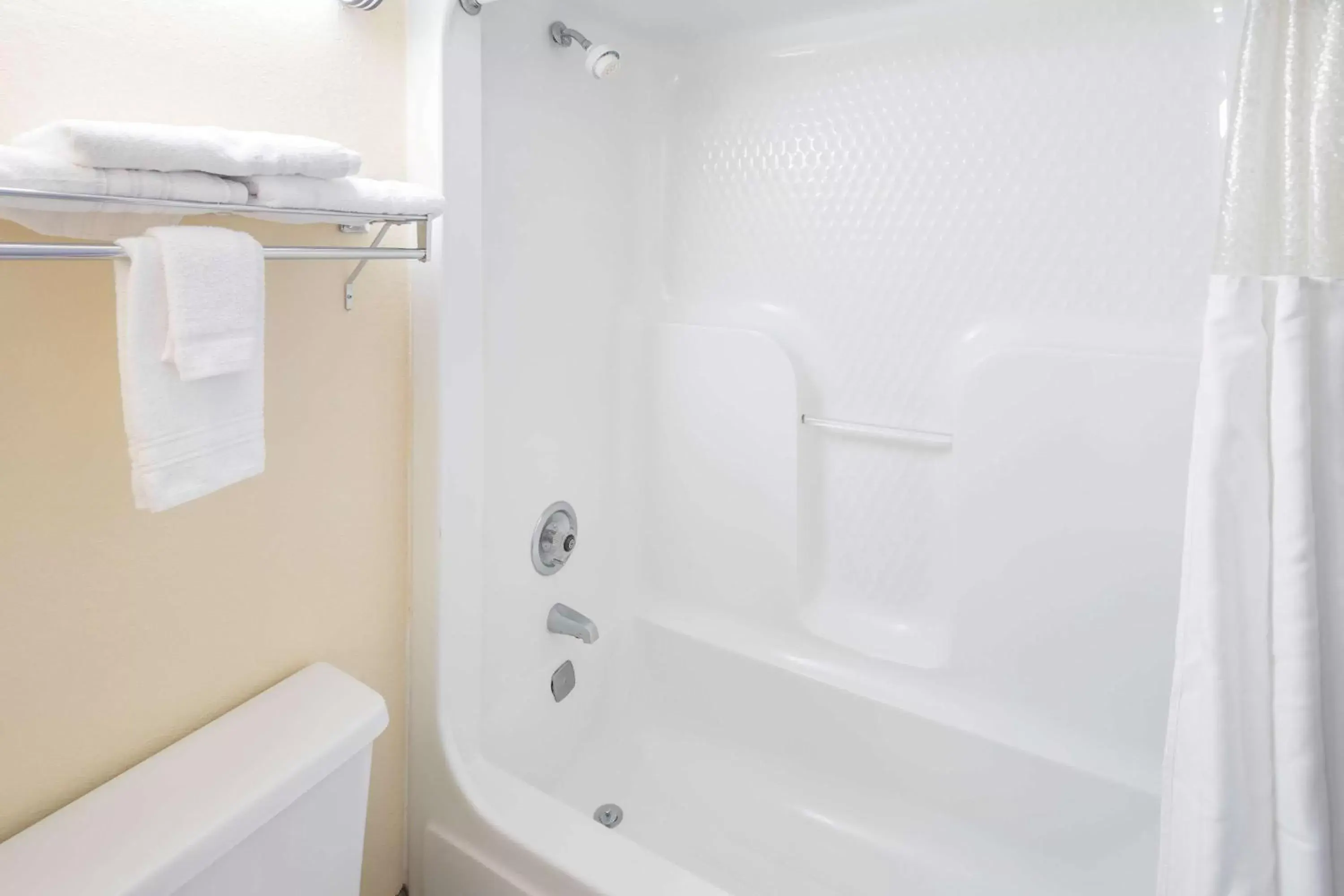 Deluxe Double Room with Two Double Beds - Non-Smoking in Days Inn by Wyndham Walterboro Deluxe Double Room with Two Double Beds - Non-Smoking in Days Inn by Wyndham Walterboro