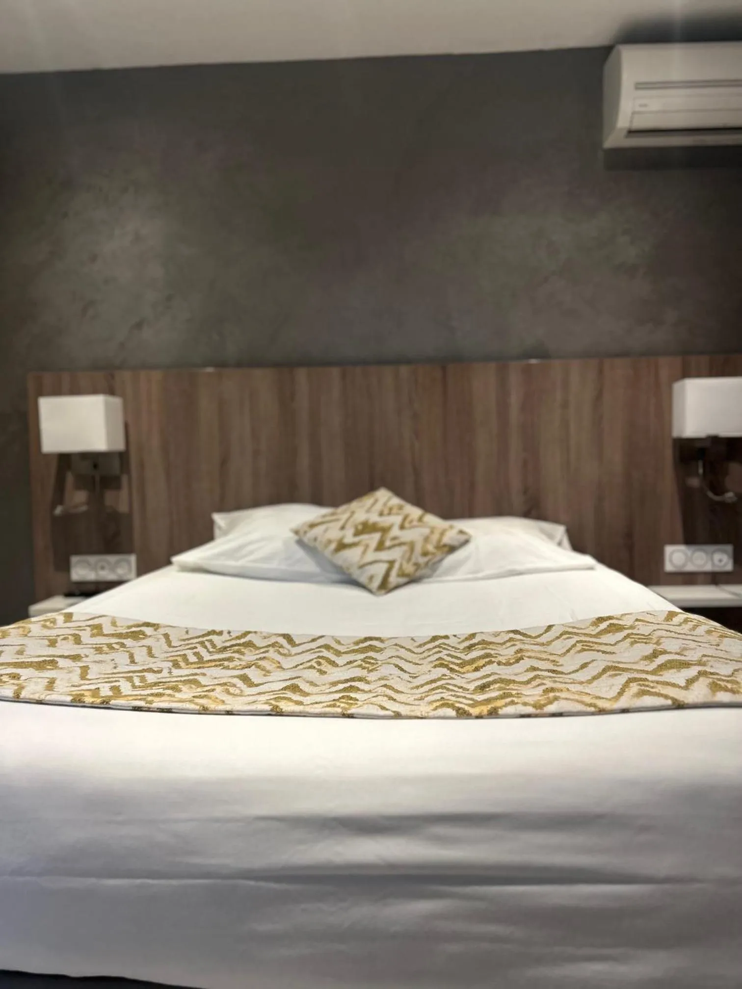 Bed in Hôtel Restaurant Clément ADER