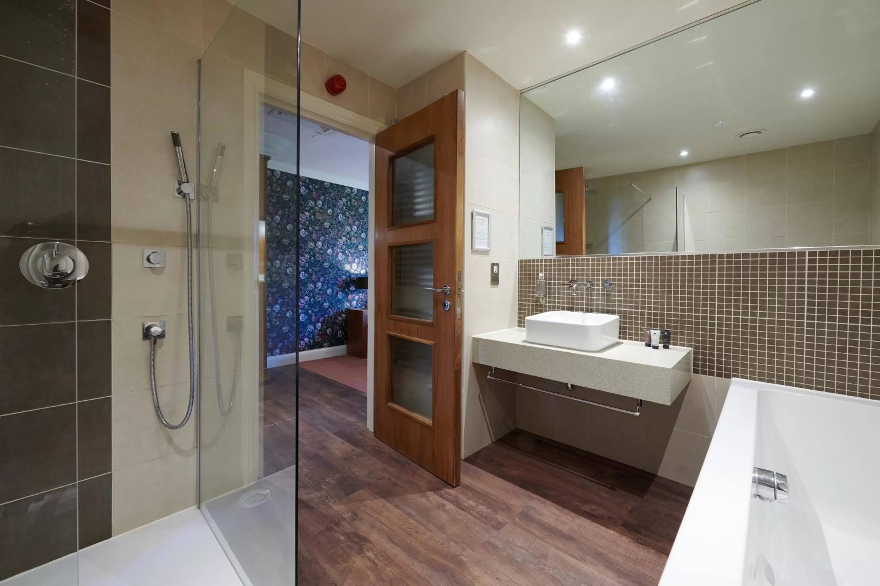 Shower in Park Farm Hotel