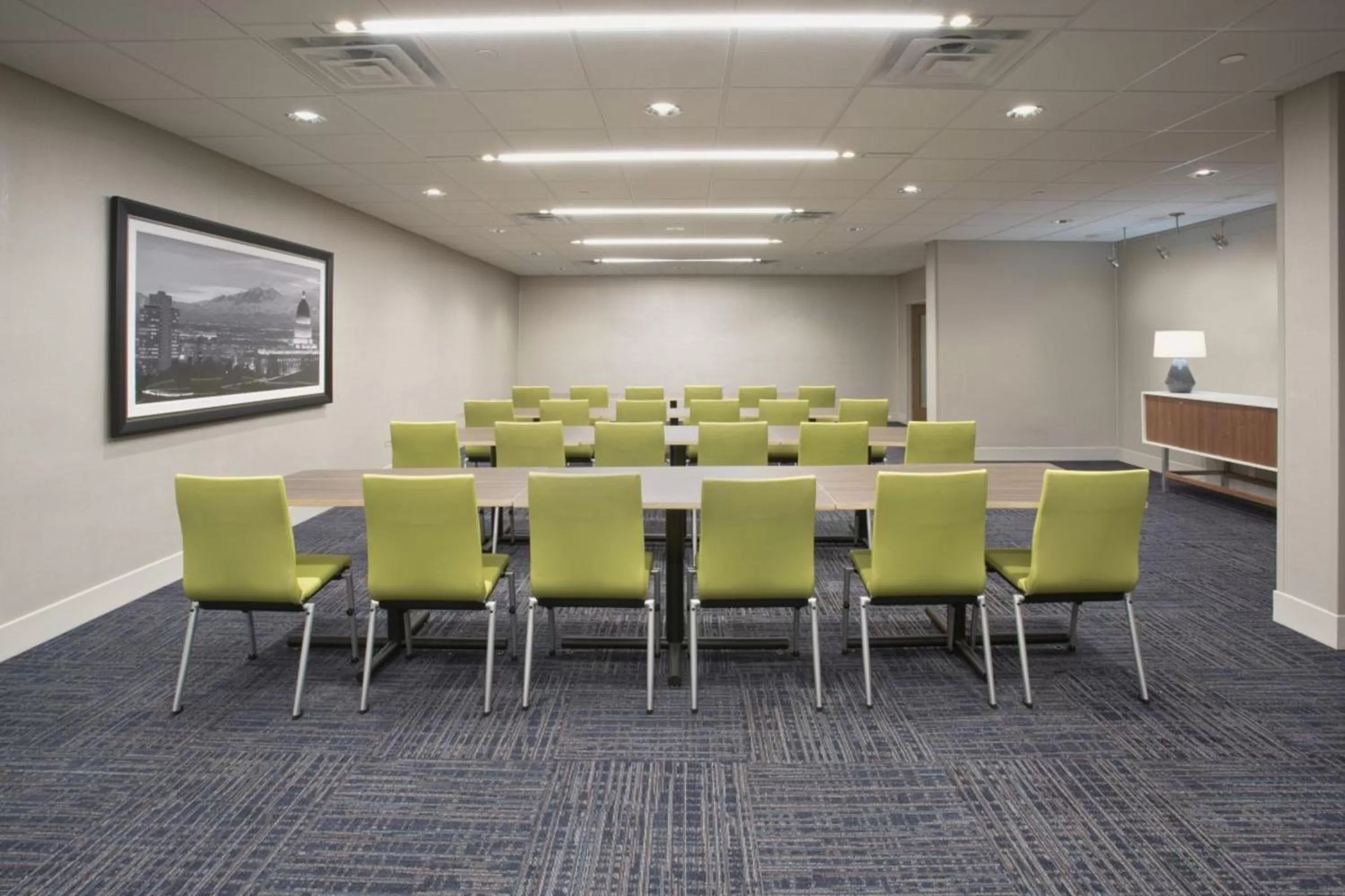Meeting/conference room in Holiday Inn Express & Suites - Parsons by IHG