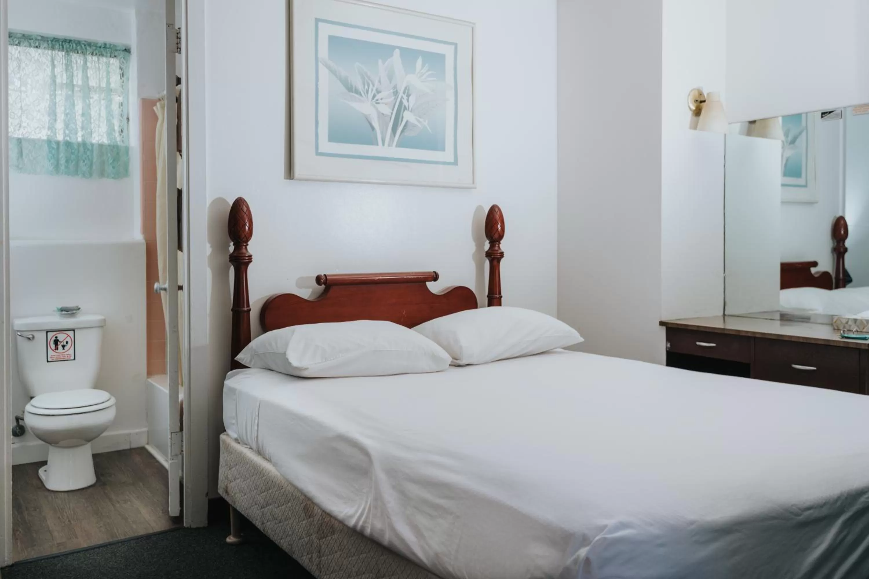 Bed in Royal Grove Waikiki