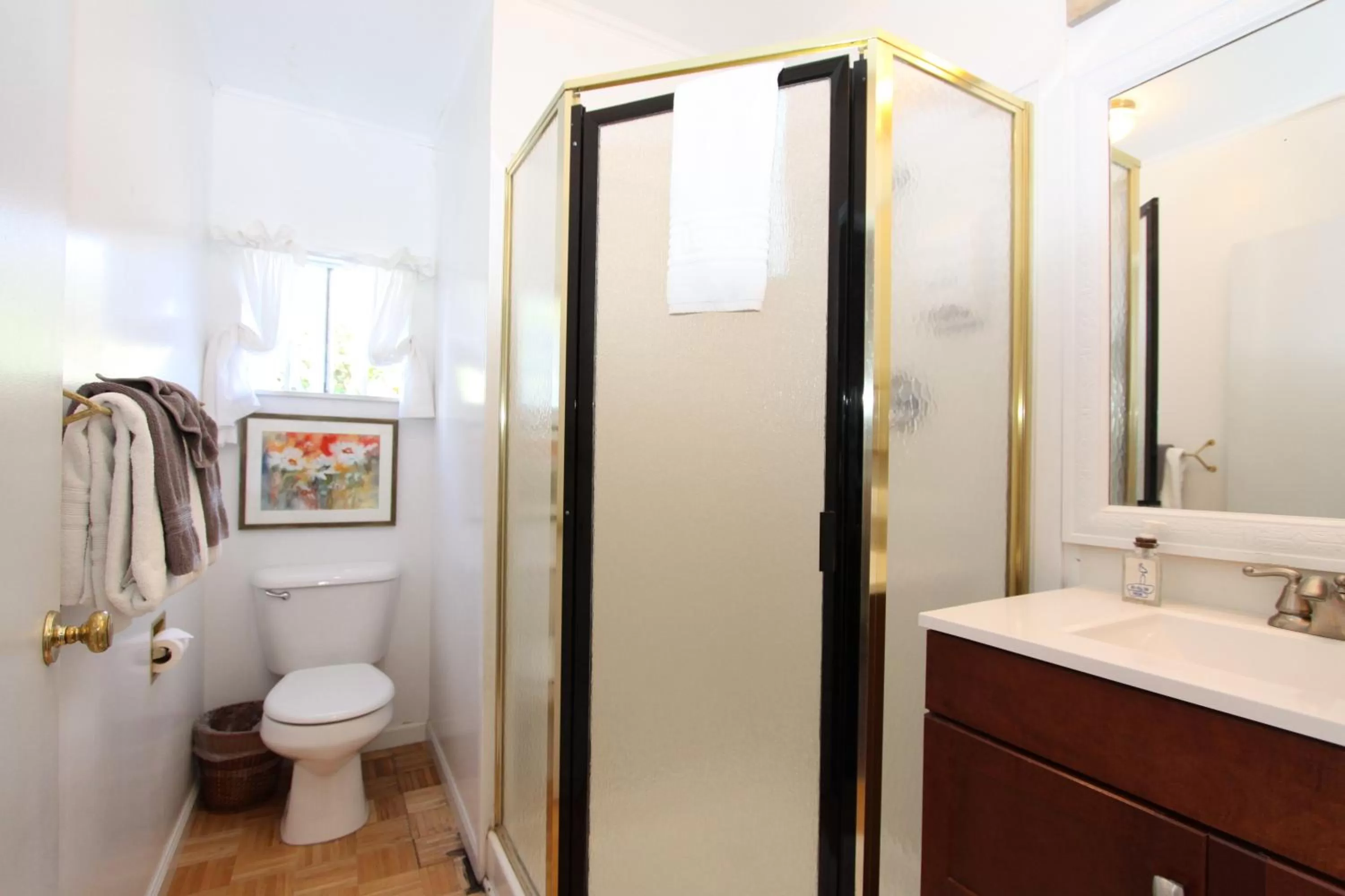 Bathroom in Seagull Inn Bed & Breakfast