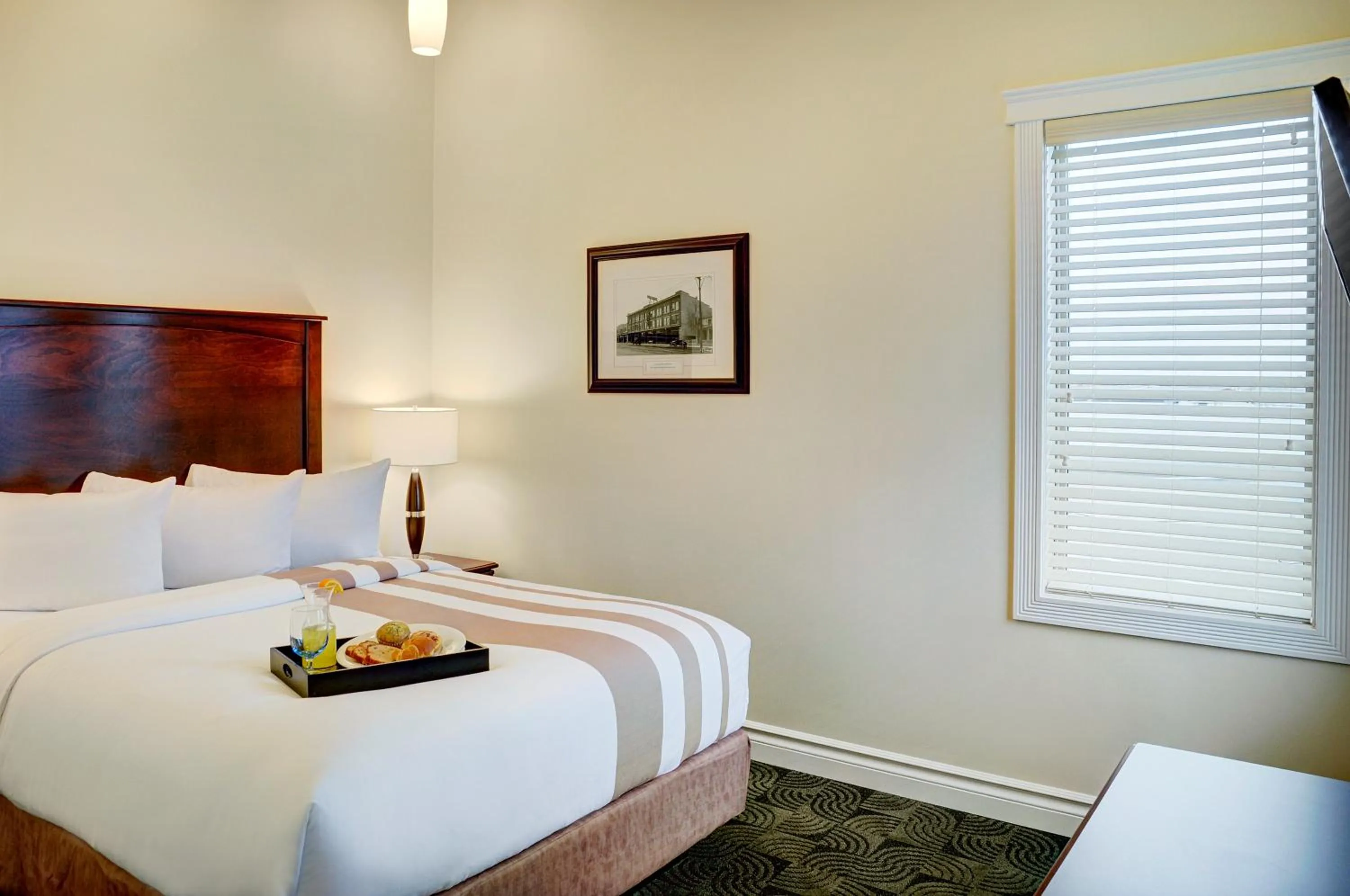 Bed in Chateau Nova Yellowhead