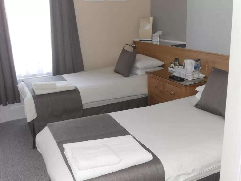 Bedroom, Bed in Powys Lodge