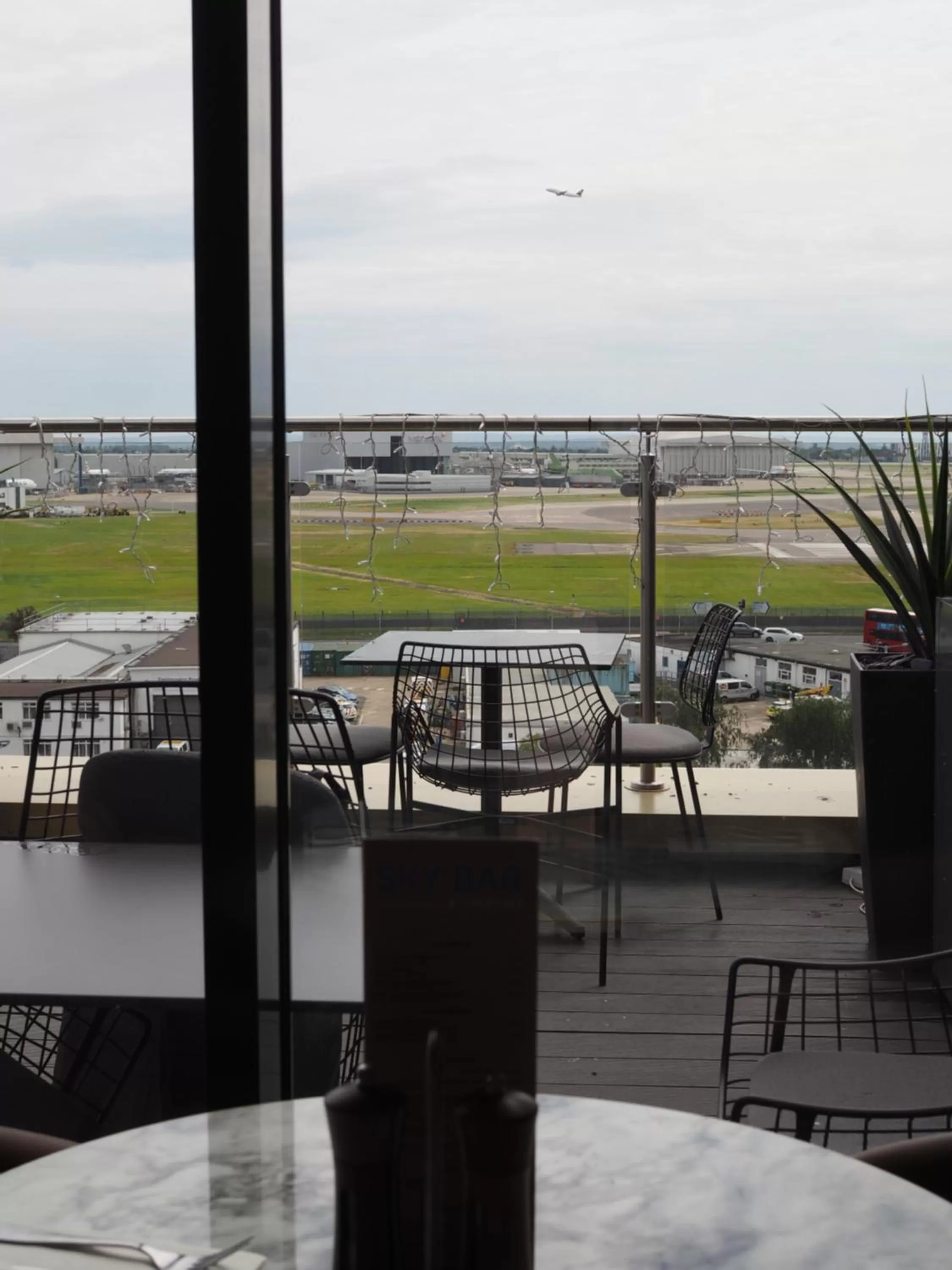 Patio in Courtyard by Marriott London Heathrow Airport