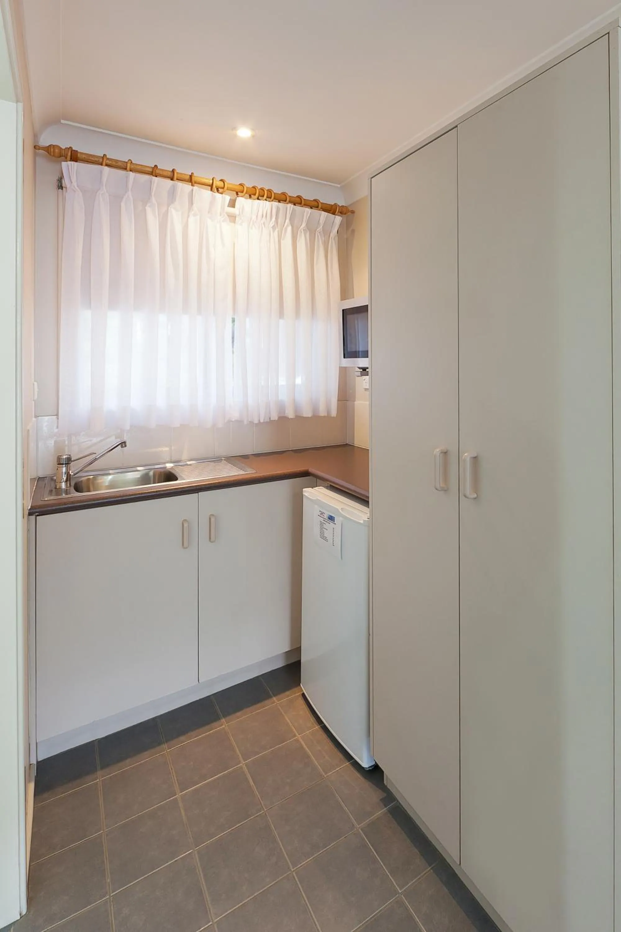 Kitchen or kitchenette in Abraham Lincoln Motel