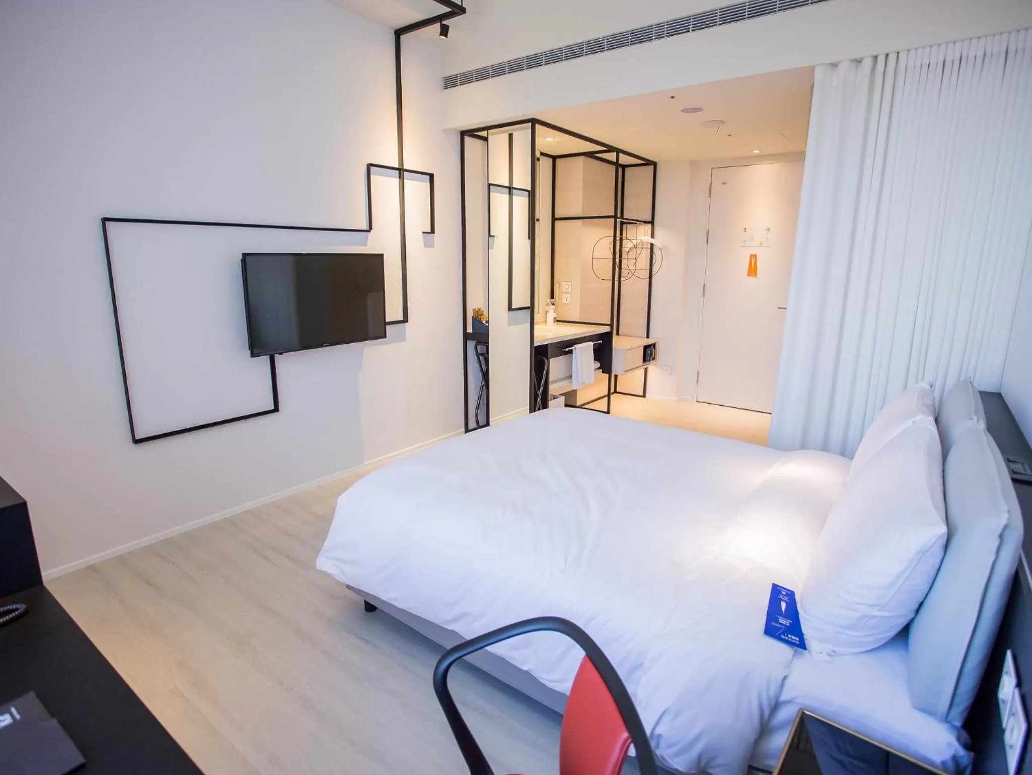 Photo of the whole room, Bed in The Place Taichung