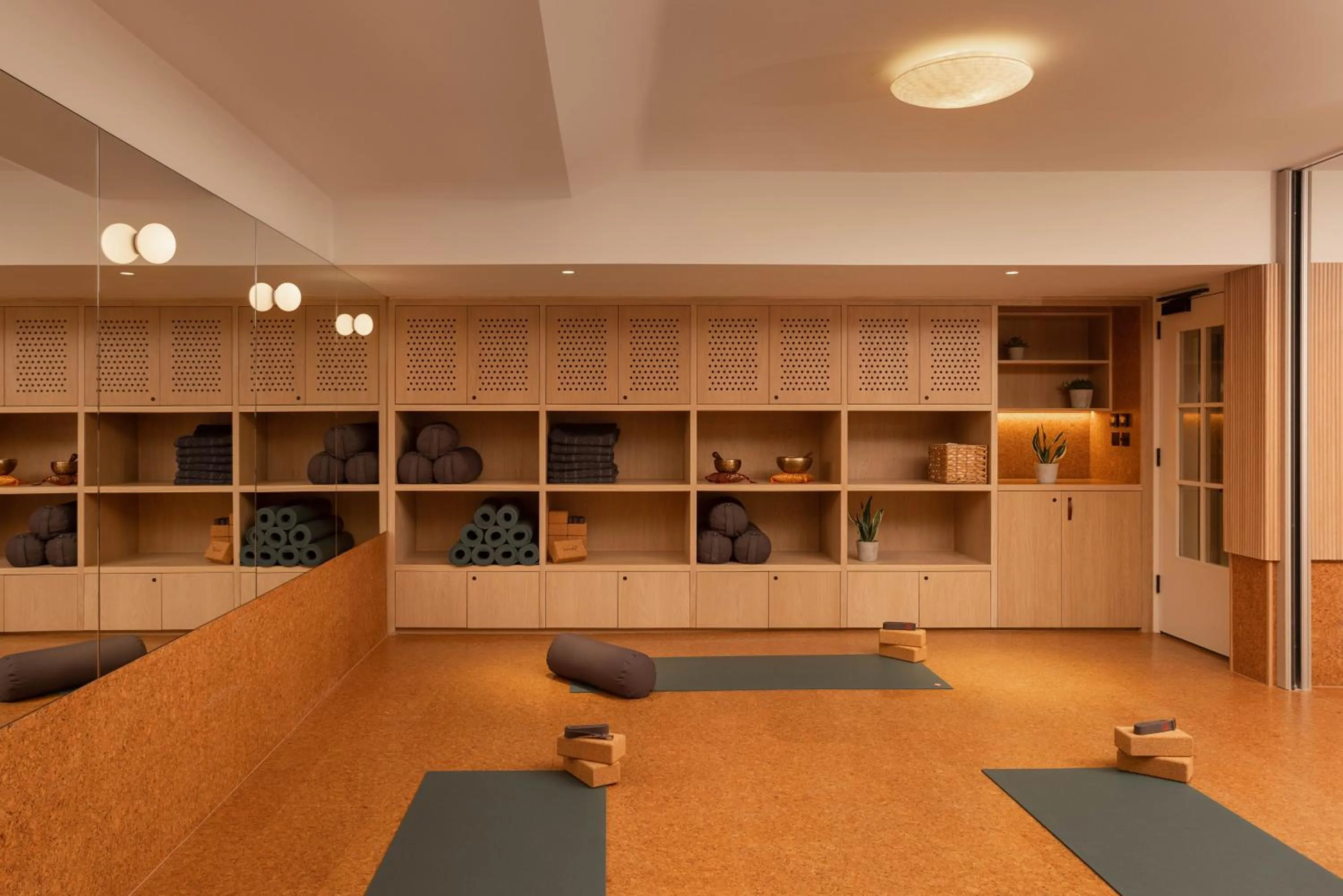 Fitness centre/facilities in Inhabit Queen's Gardens, a Member of Design Hotels