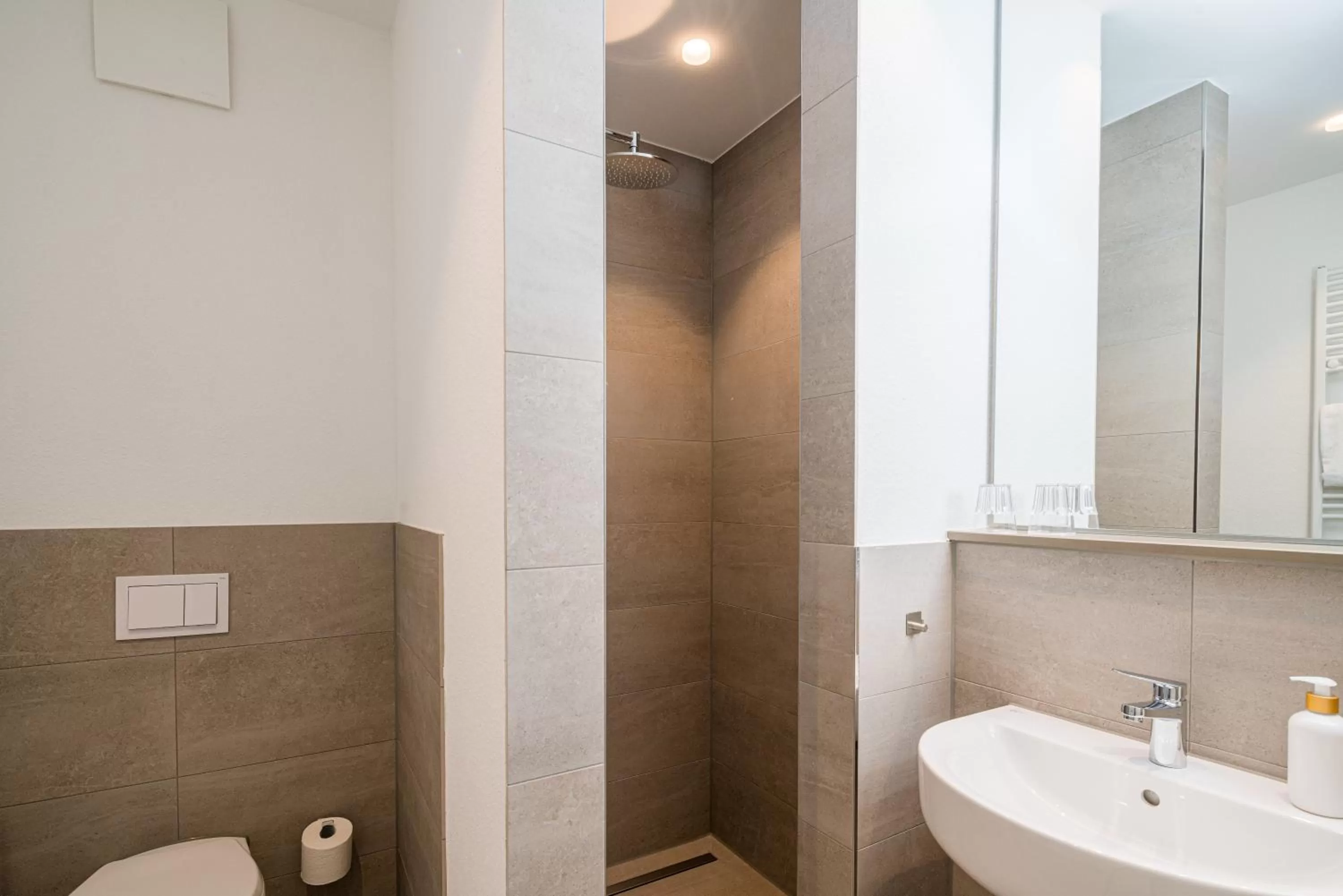 Bathroom in Stadthotel Lohne, Self Check In, mit Bäckerei und Cafe