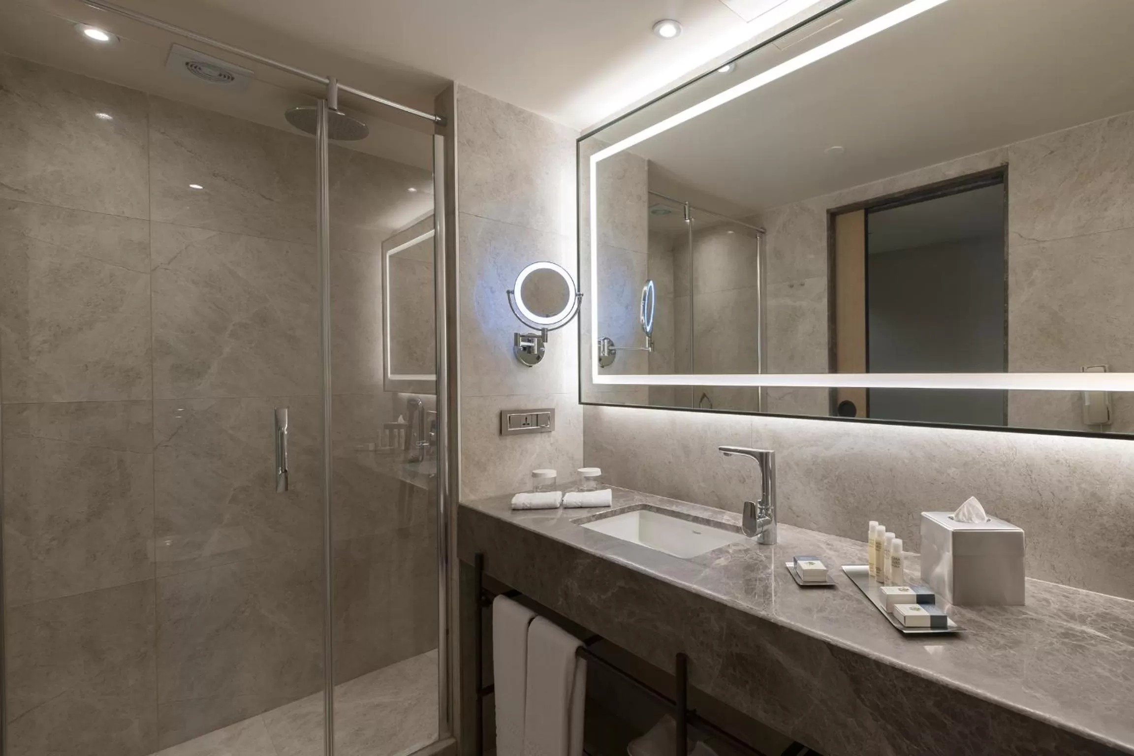 Shower in DoubleTree by Hilton Istanbul - Sirkeci