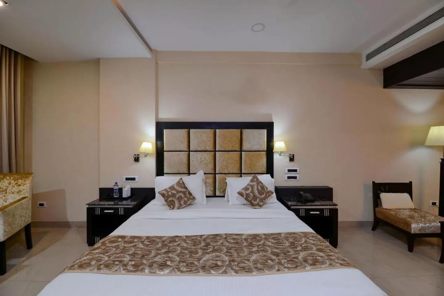 Bed in HOTEL SEVENTH SENSE