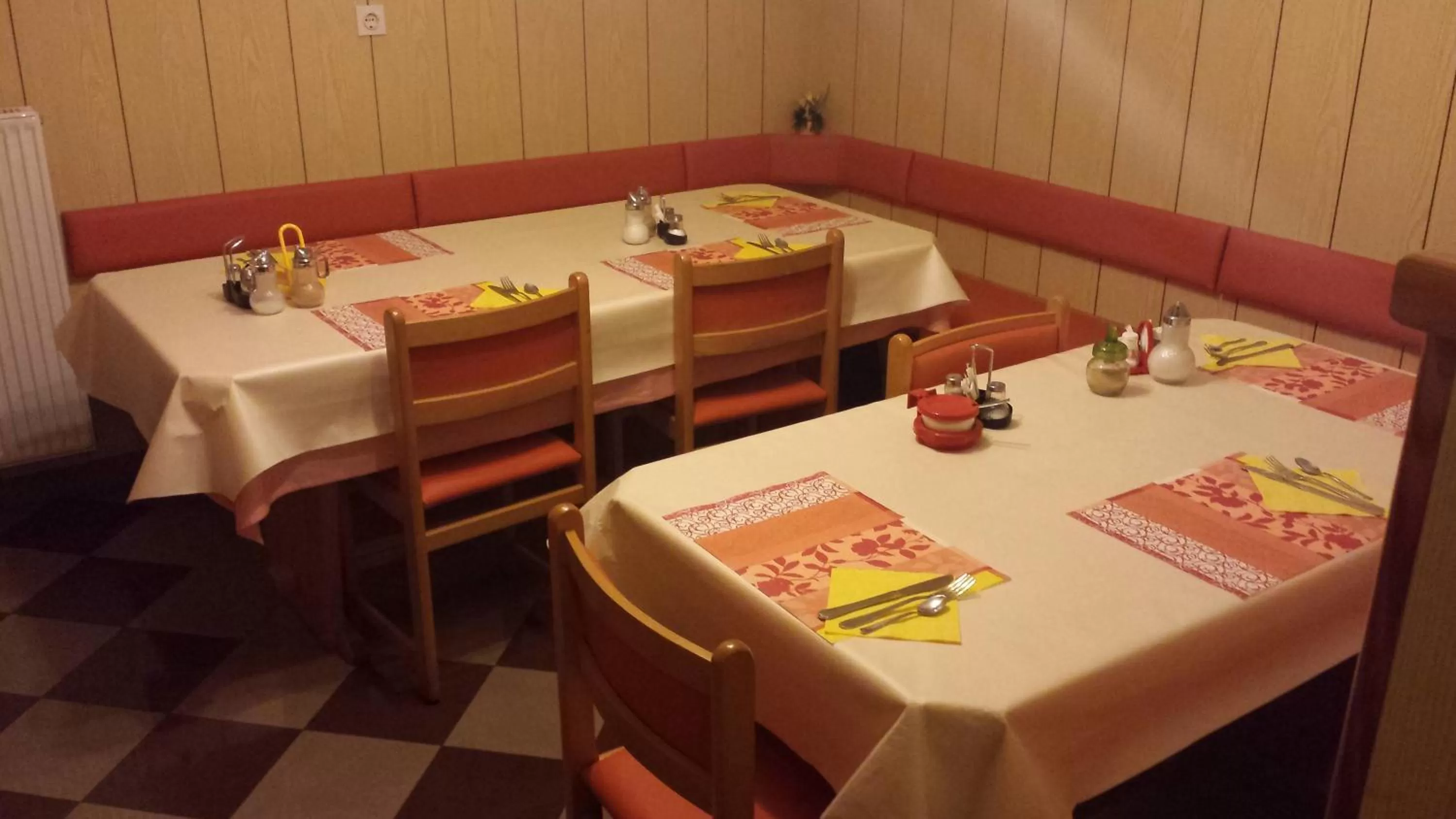 Restaurant/places to eat in Rooms & Apartments Jana