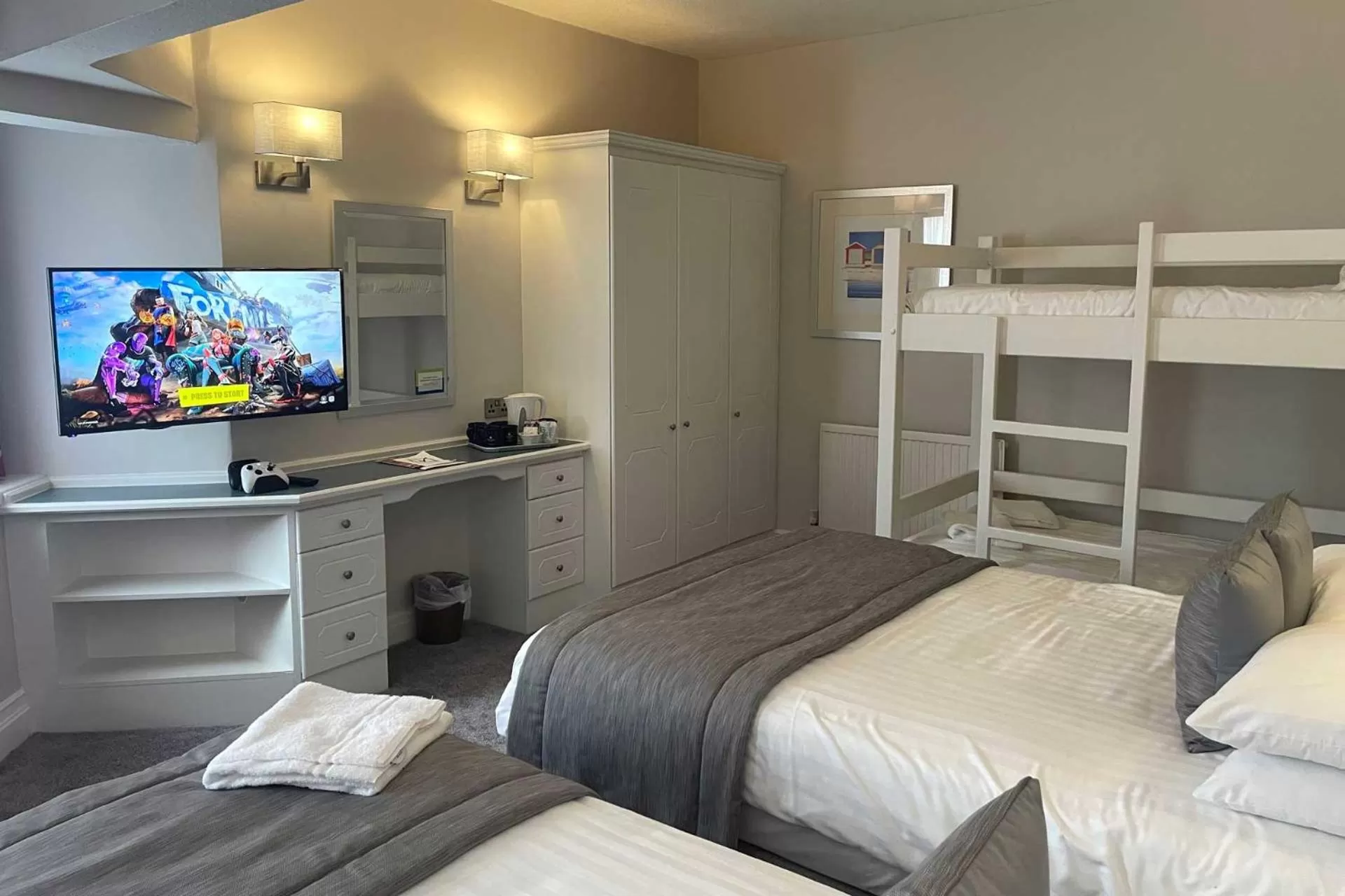 Family, Bed in Cliffs Hotel