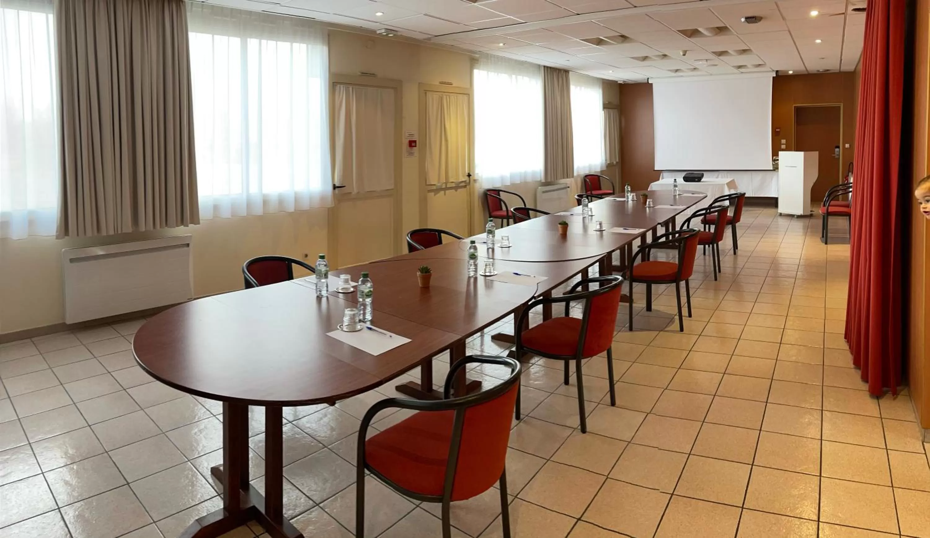 Meeting/conference room in Cit'Hotel LA PYRAMIDE