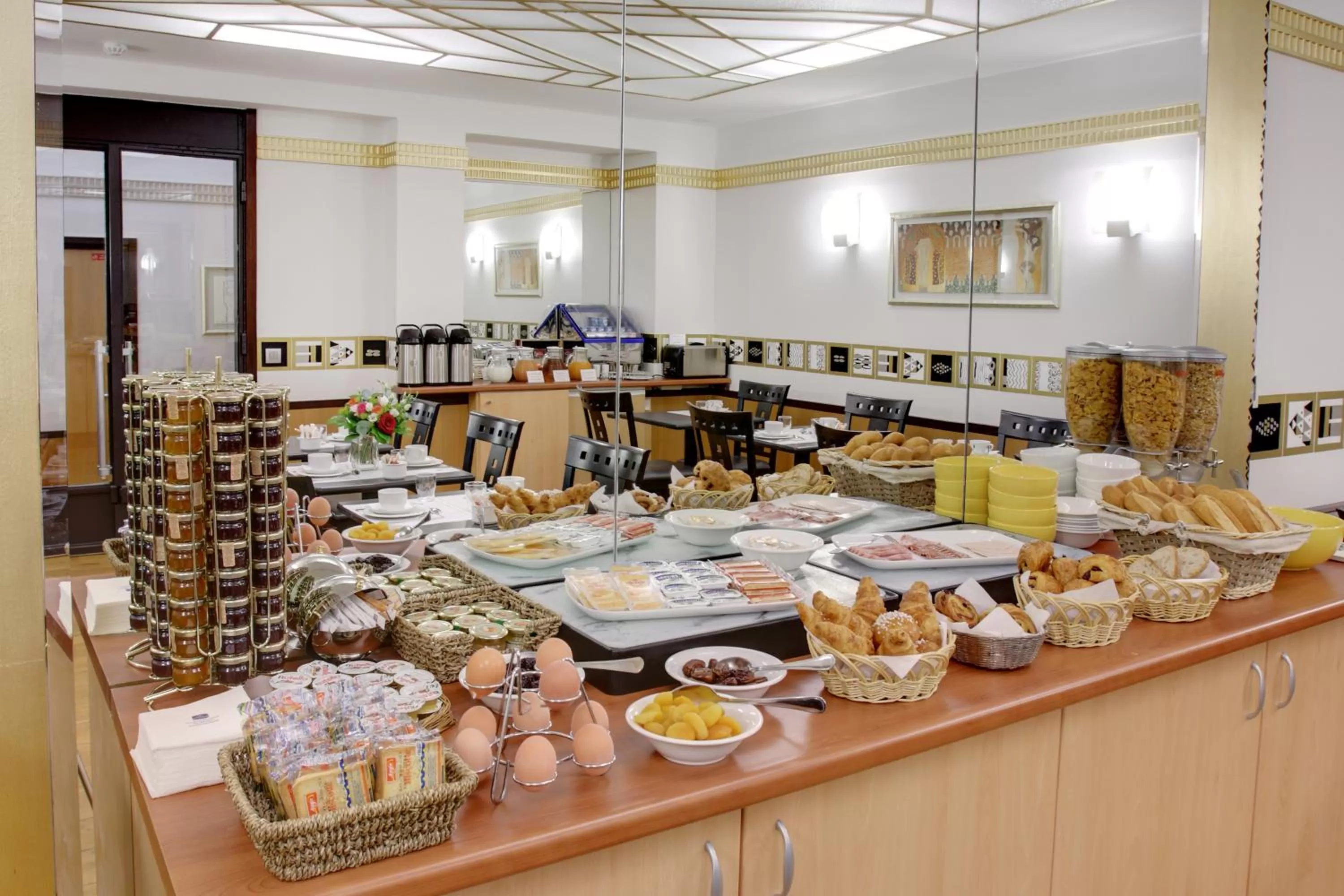 Buffet breakfast in Hotel Opéra d'Antin