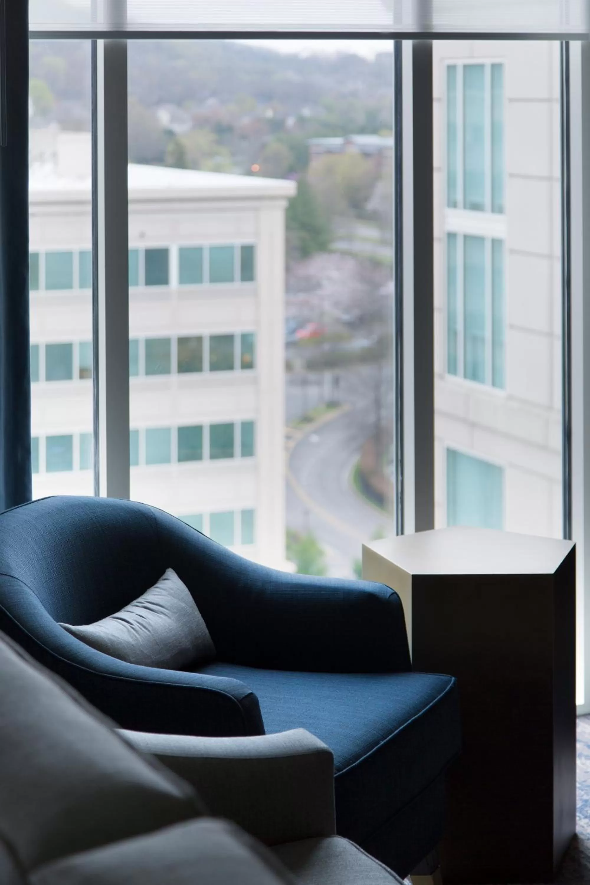 Seating area in Franklin Marriott Cool Springs