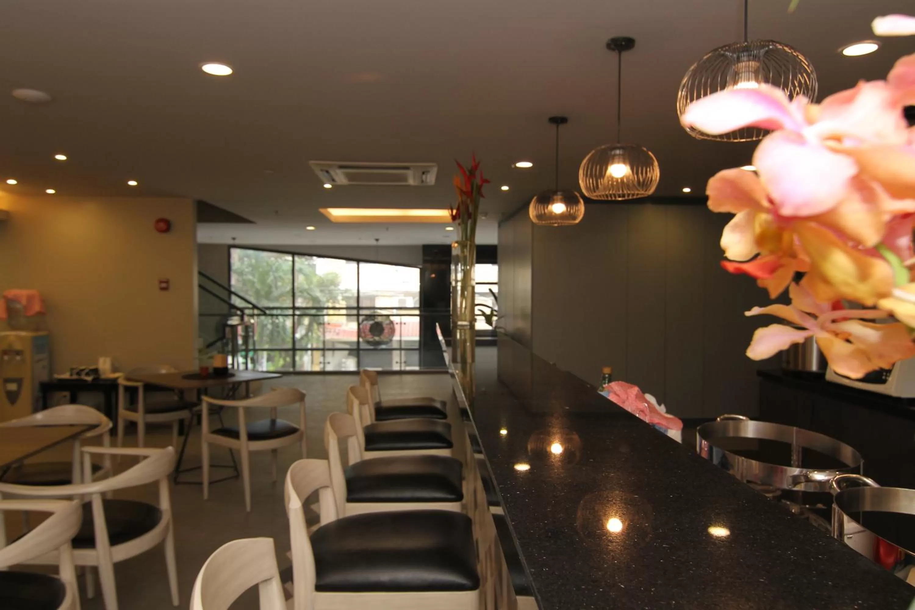 Restaurant/places to eat in Cebu Hotel Plus