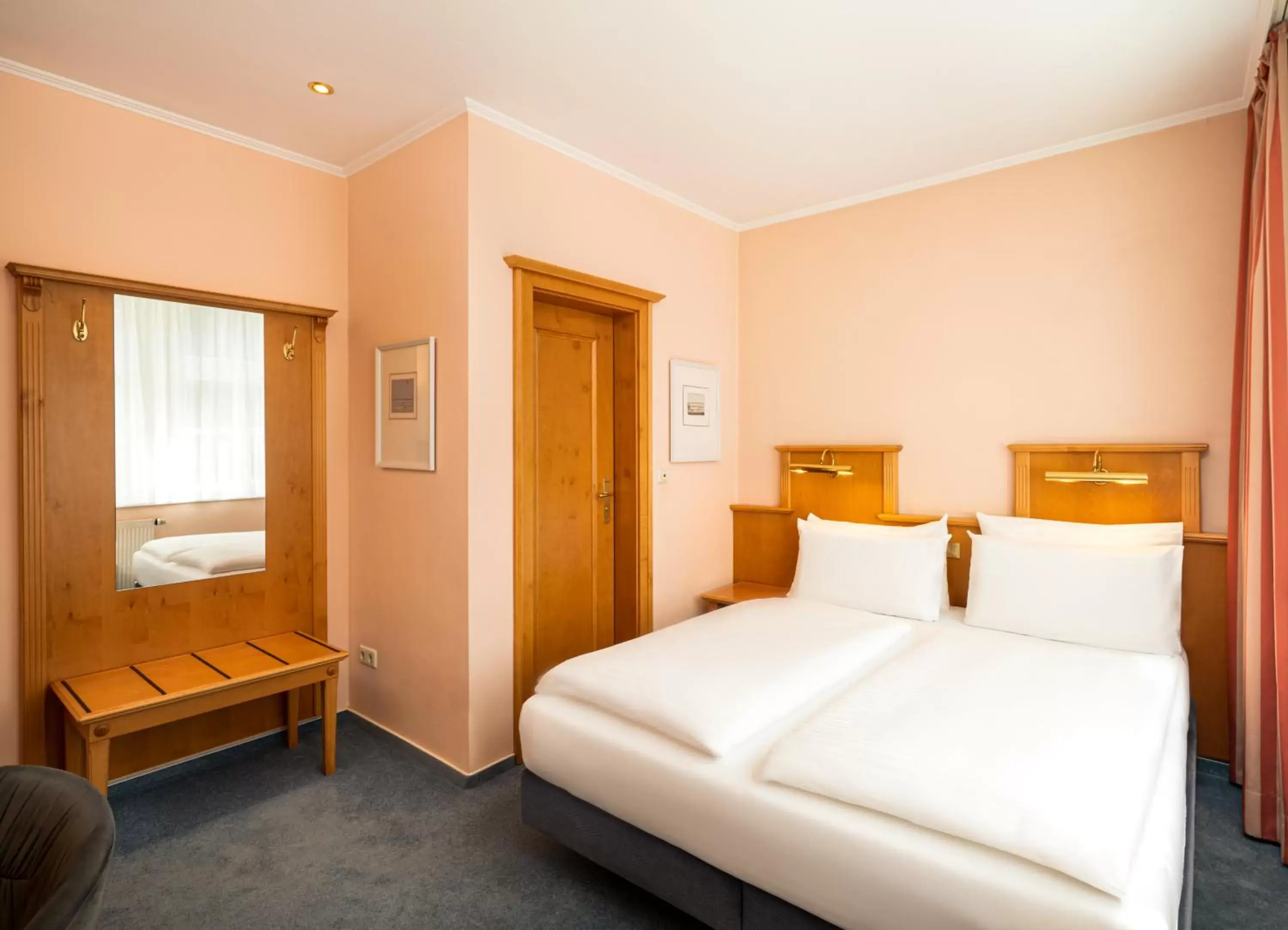 Small Double Room in Arthotel ANA Fleur Small Double Room in Arthotel ANA Fleur