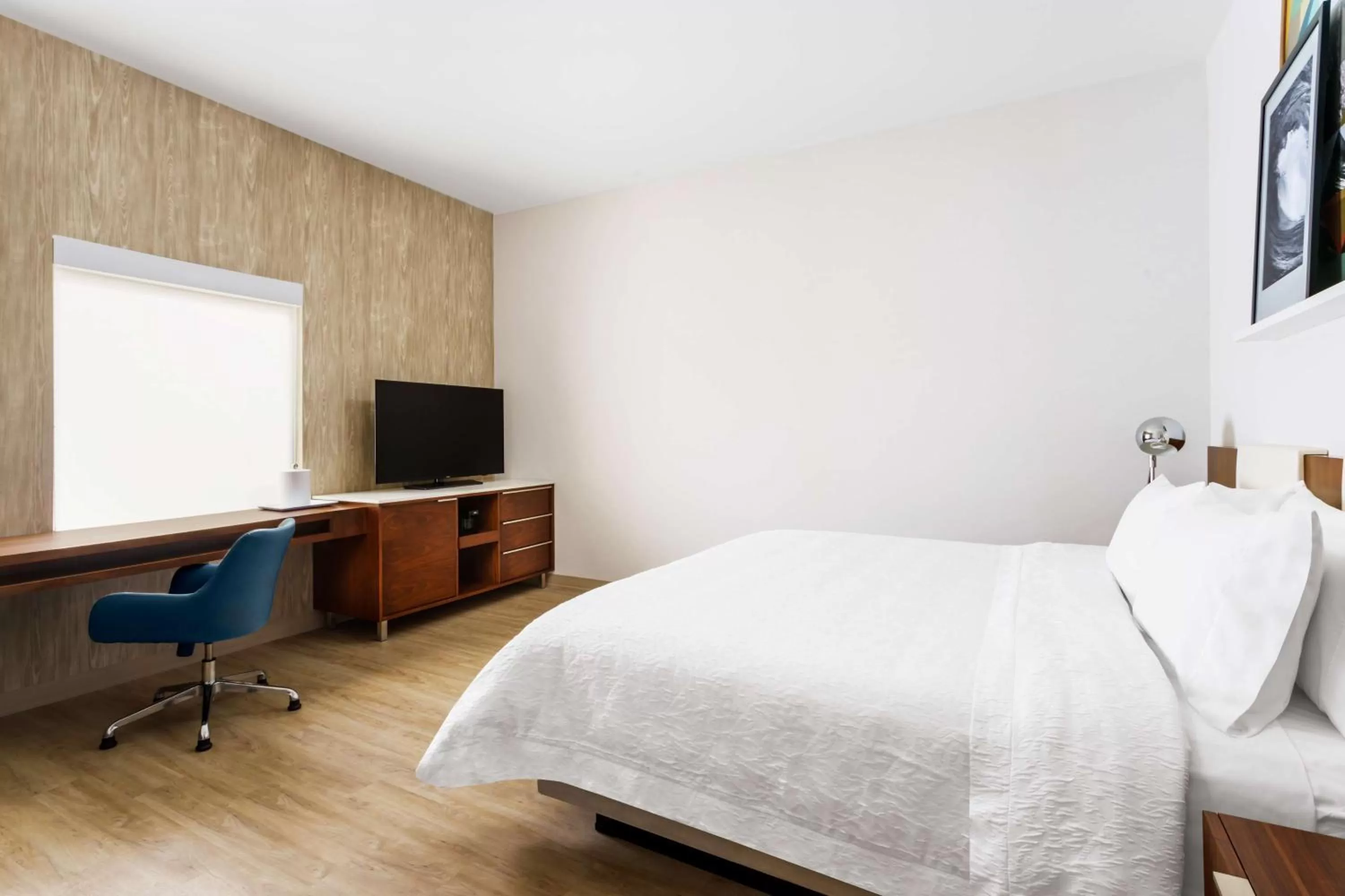 Bed in Hampton Inn & Suites Santa Monica