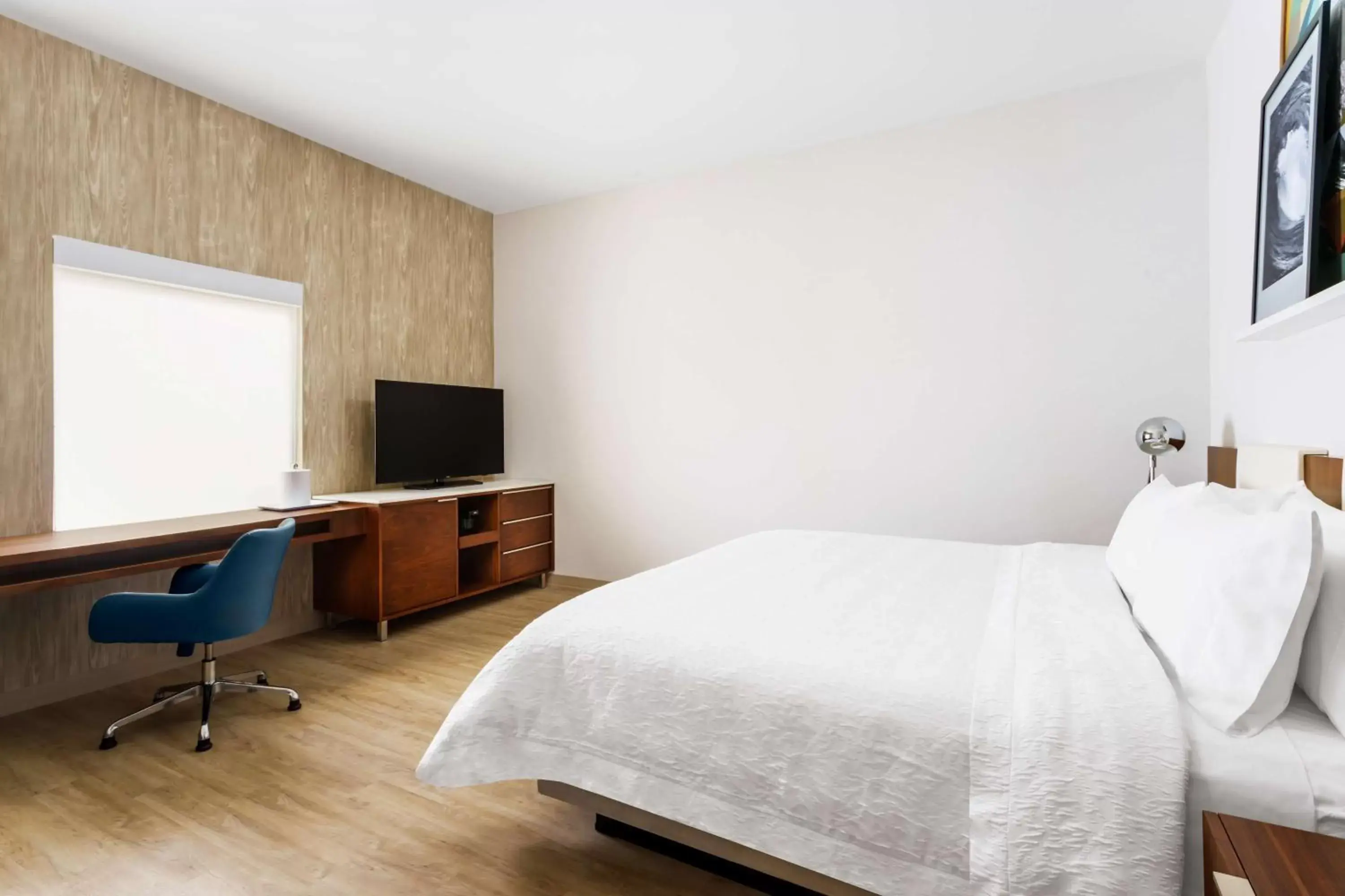 King Room - Non-Smoking in Hampton Inn & Suites Santa Monica King Room - Non-Smoking in Hampton Inn & Suites Santa Monica