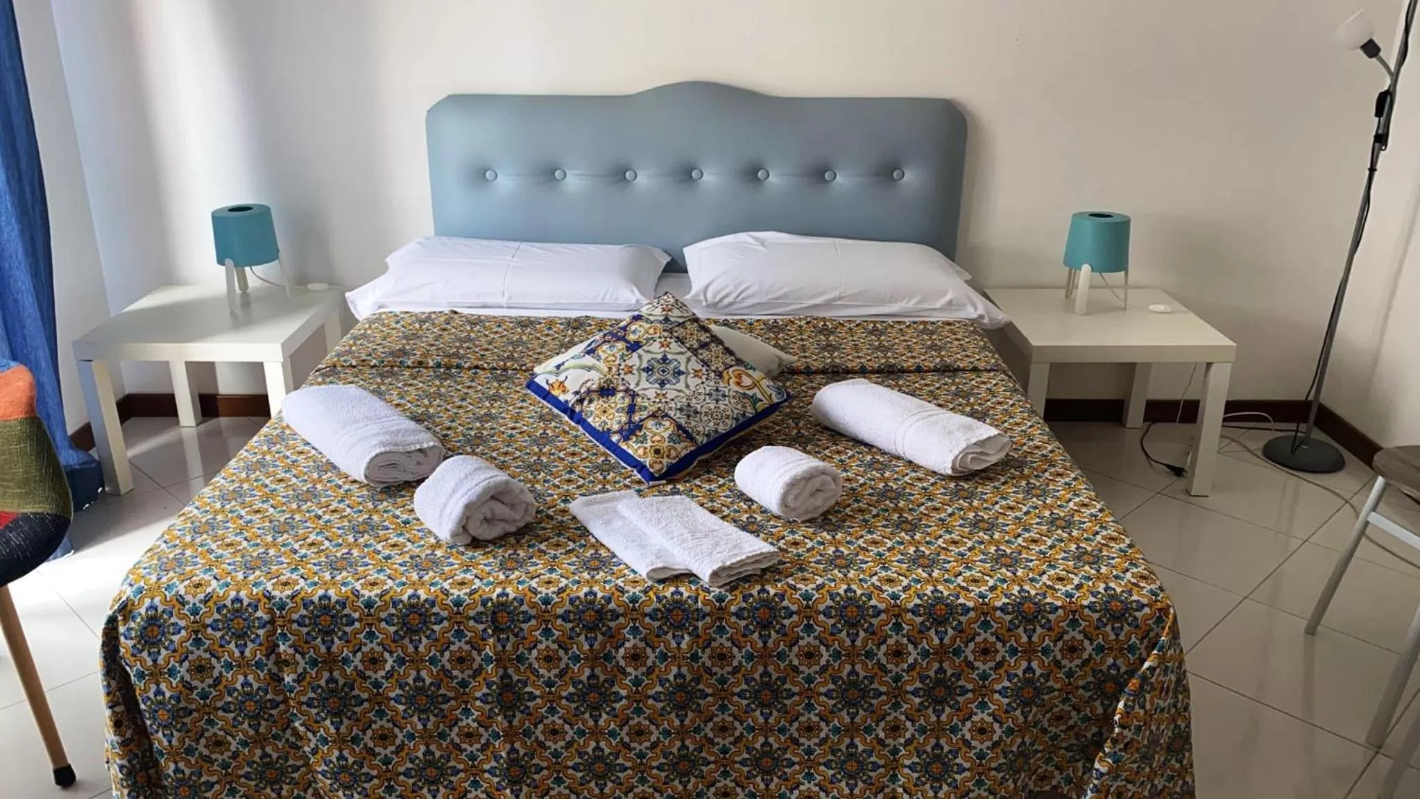 Photo of the whole room, Bed in Alba central City