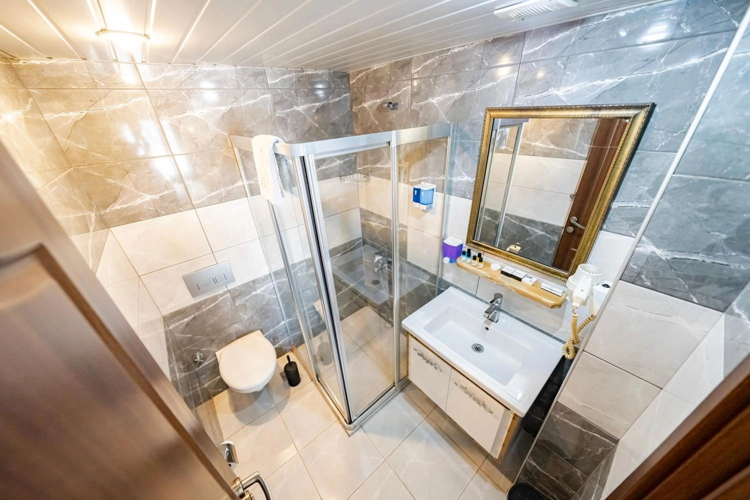 Shower in Grand Hamit Hotel