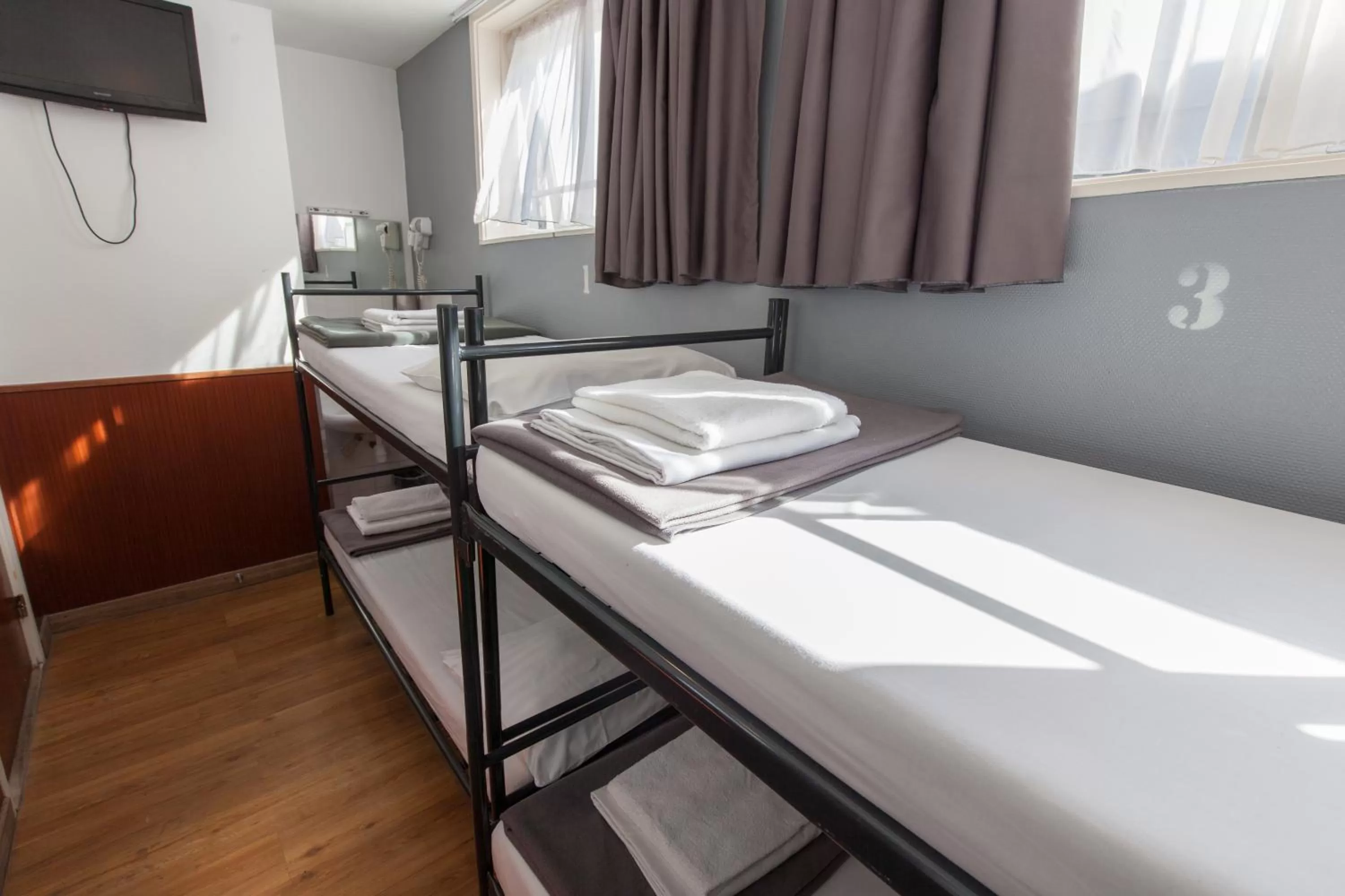 TV and multimedia, Bed in Travel Hotel Amsterdam