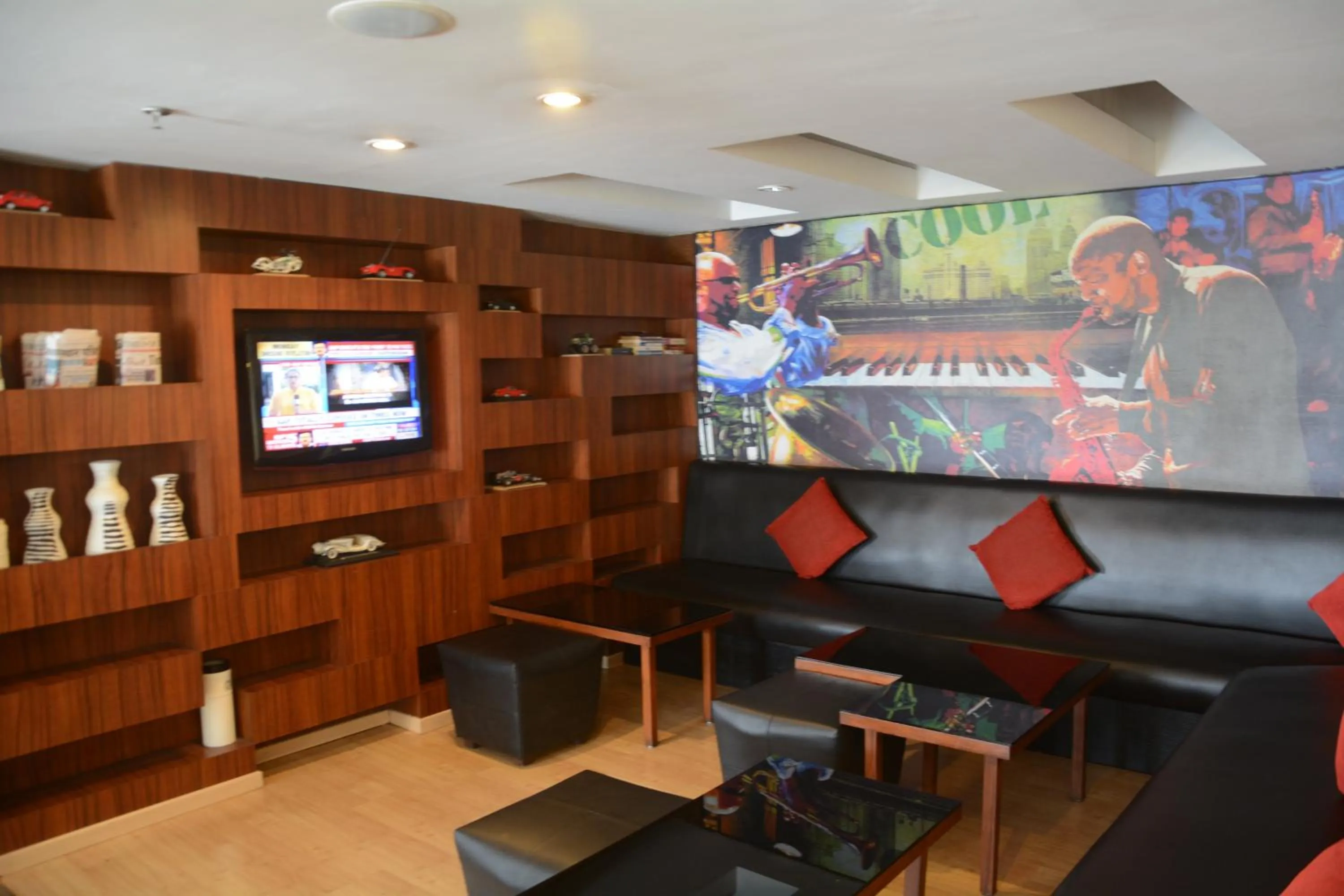Lounge or bar in Red Fox by Lemon Tree Hotels, Jaipur