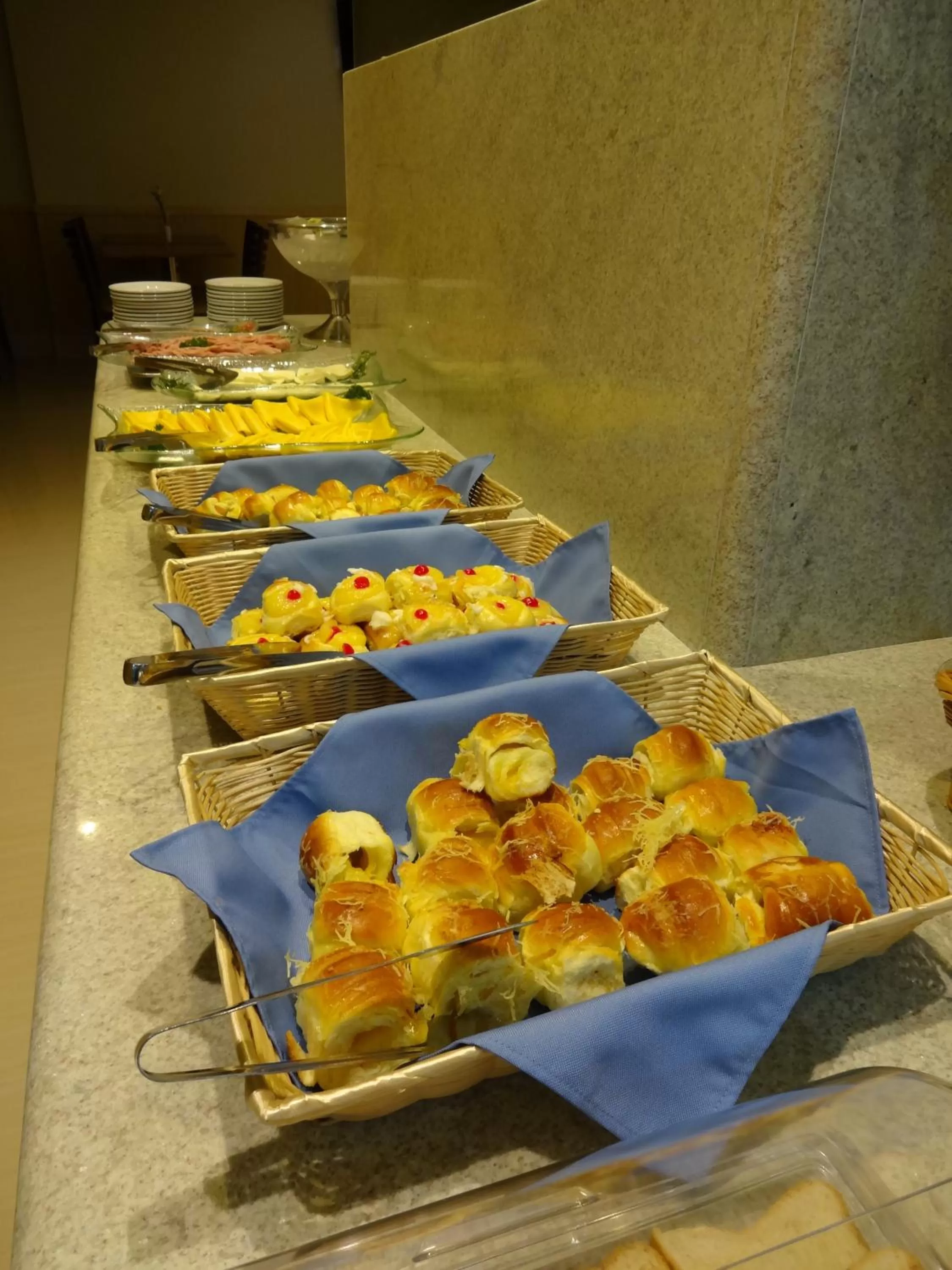 Food in Elegance Praia Hotel