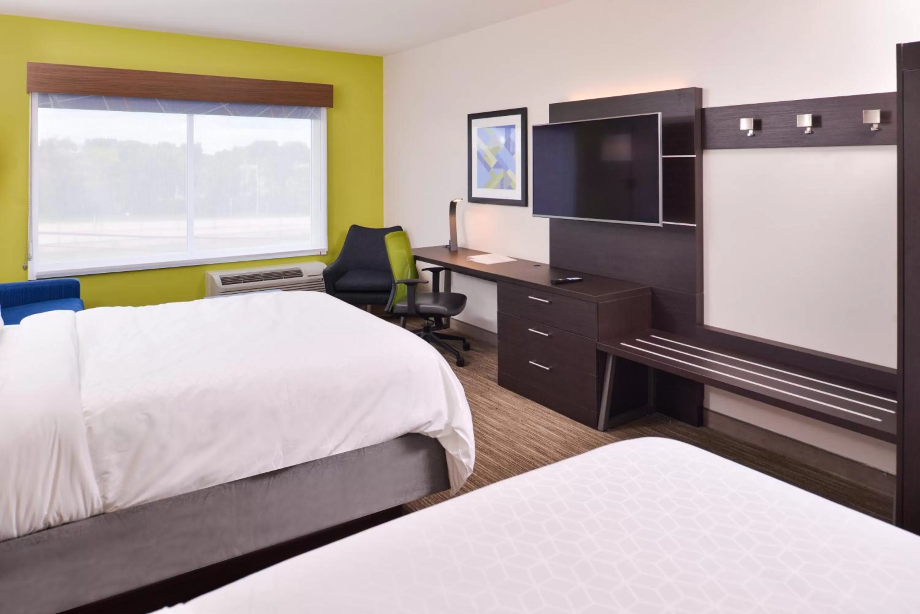 Photo of the whole room, Bed in Holiday Inn Express & Suites - Mall of America - MSP Airport by IHG