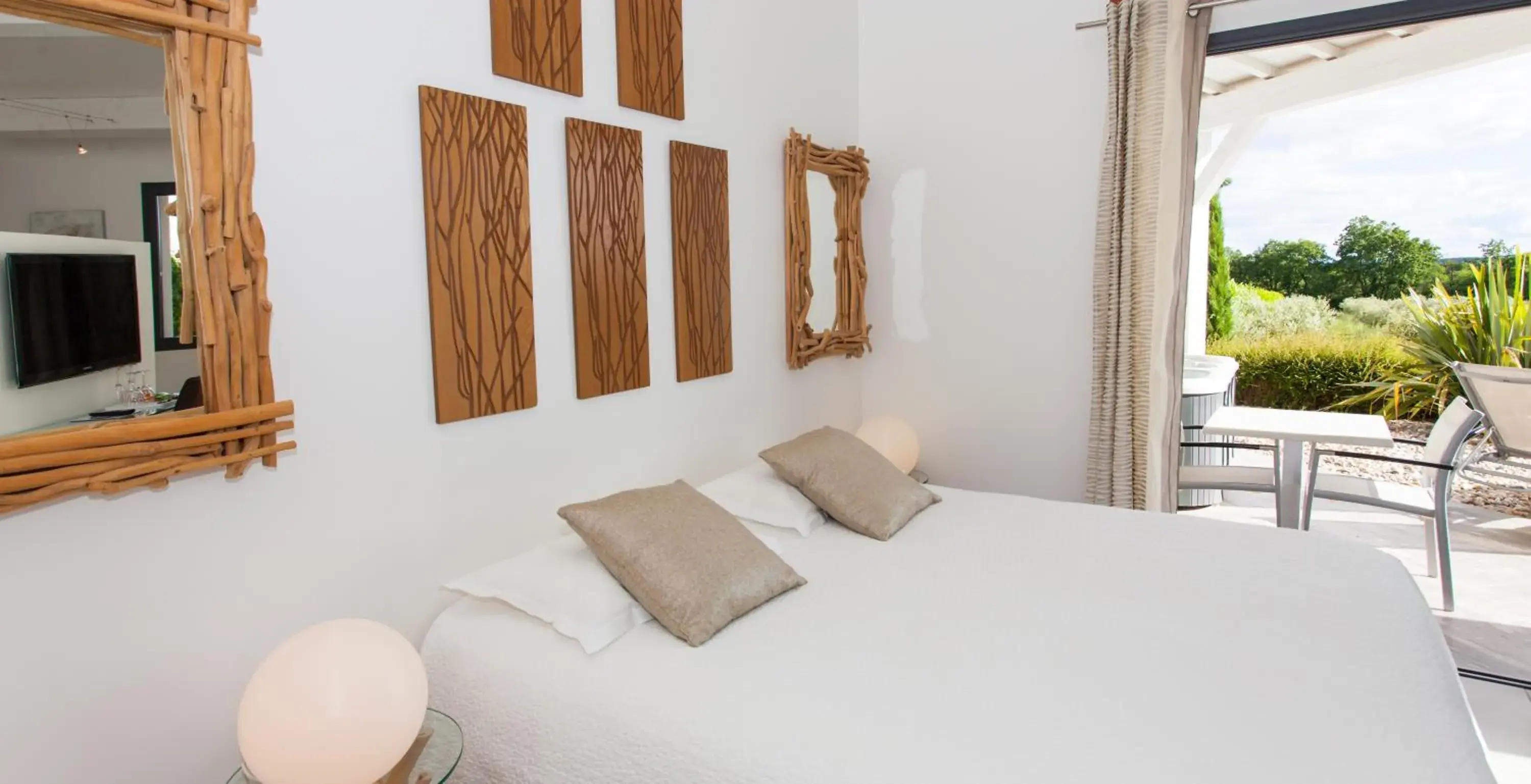 Prestige Double Room with Hot Tub in Le Mas du Terme Prestige Double Room with Hot Tub in Le Mas du Terme