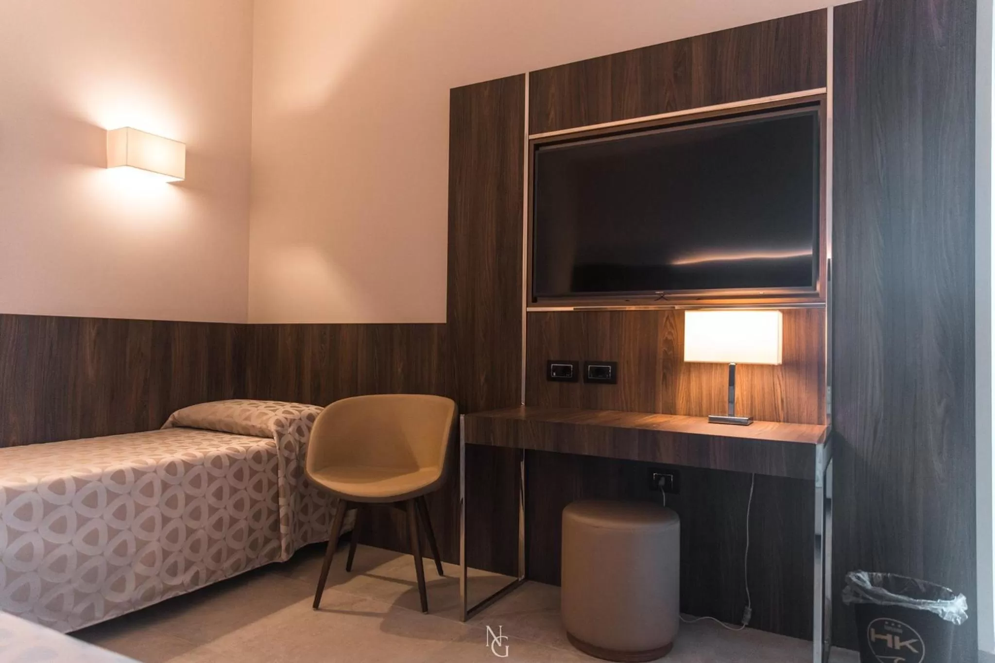 TV and multimedia, Bed in Hotel Kuma