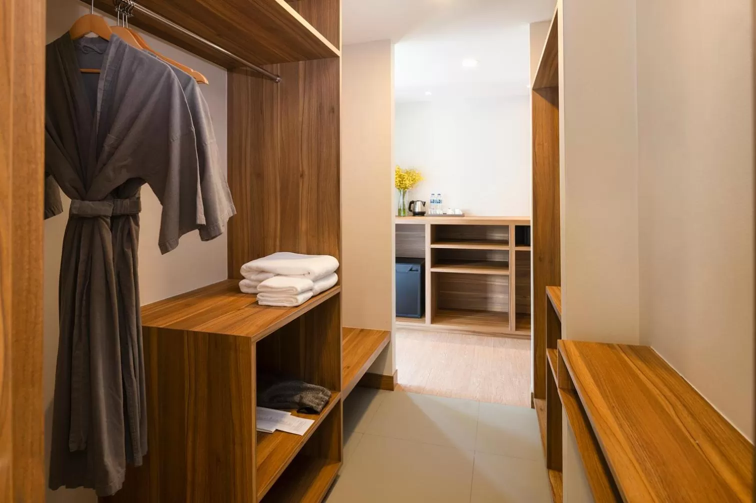 wardrobe in Canalis Suvarnabhumi Airport Hotel