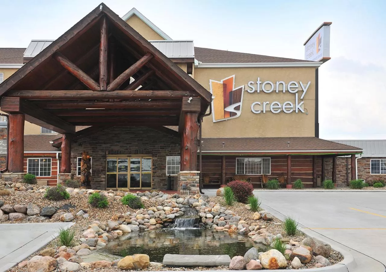 Property building in Stoney Creek Hotel St. Joseph