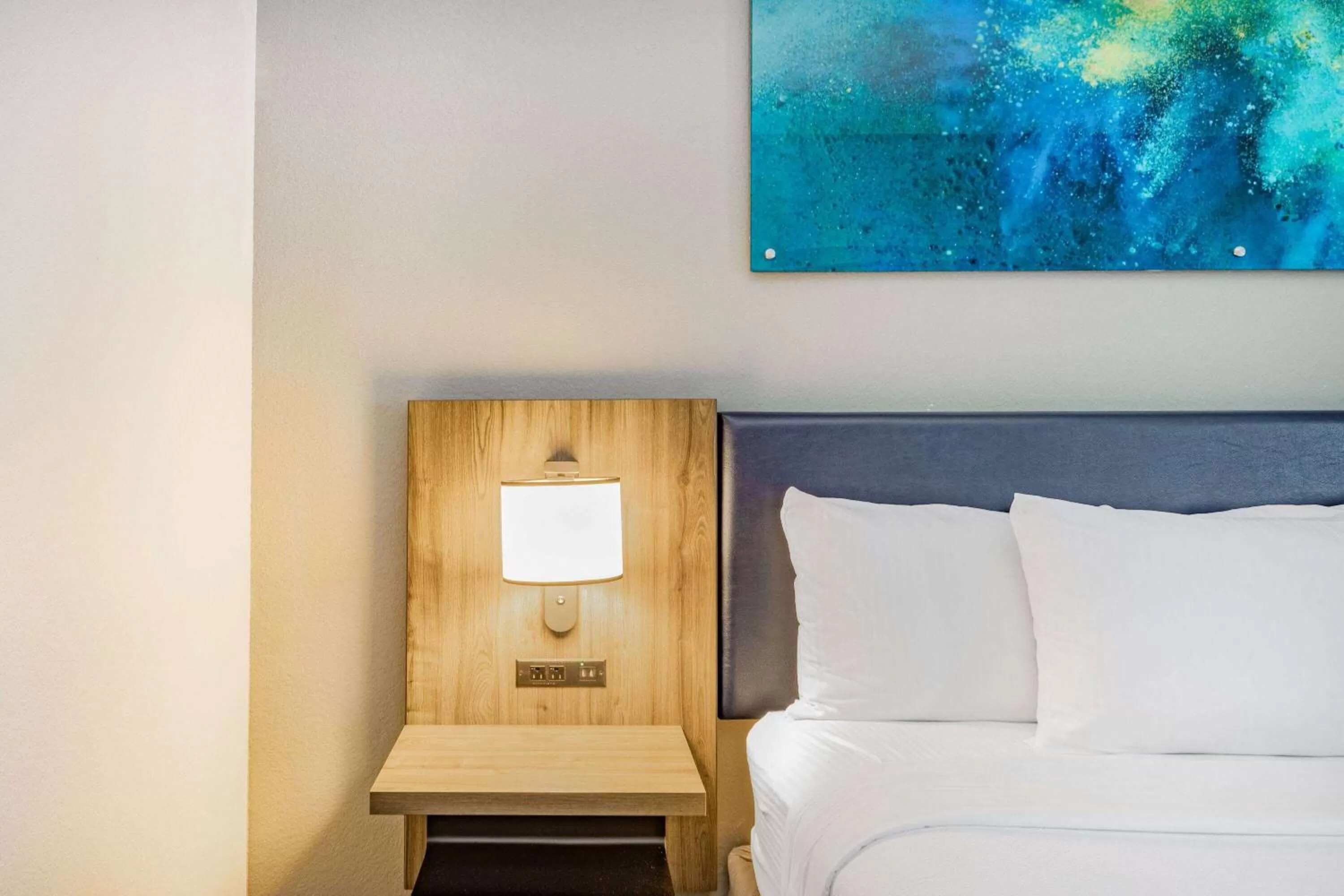 2 Queen Beds, Mobility Accessible Room, Bathtub w/ Grab Bars, Non-Smoking in La Quinta Inn & Suites by Wyndham Galveston North at I-45