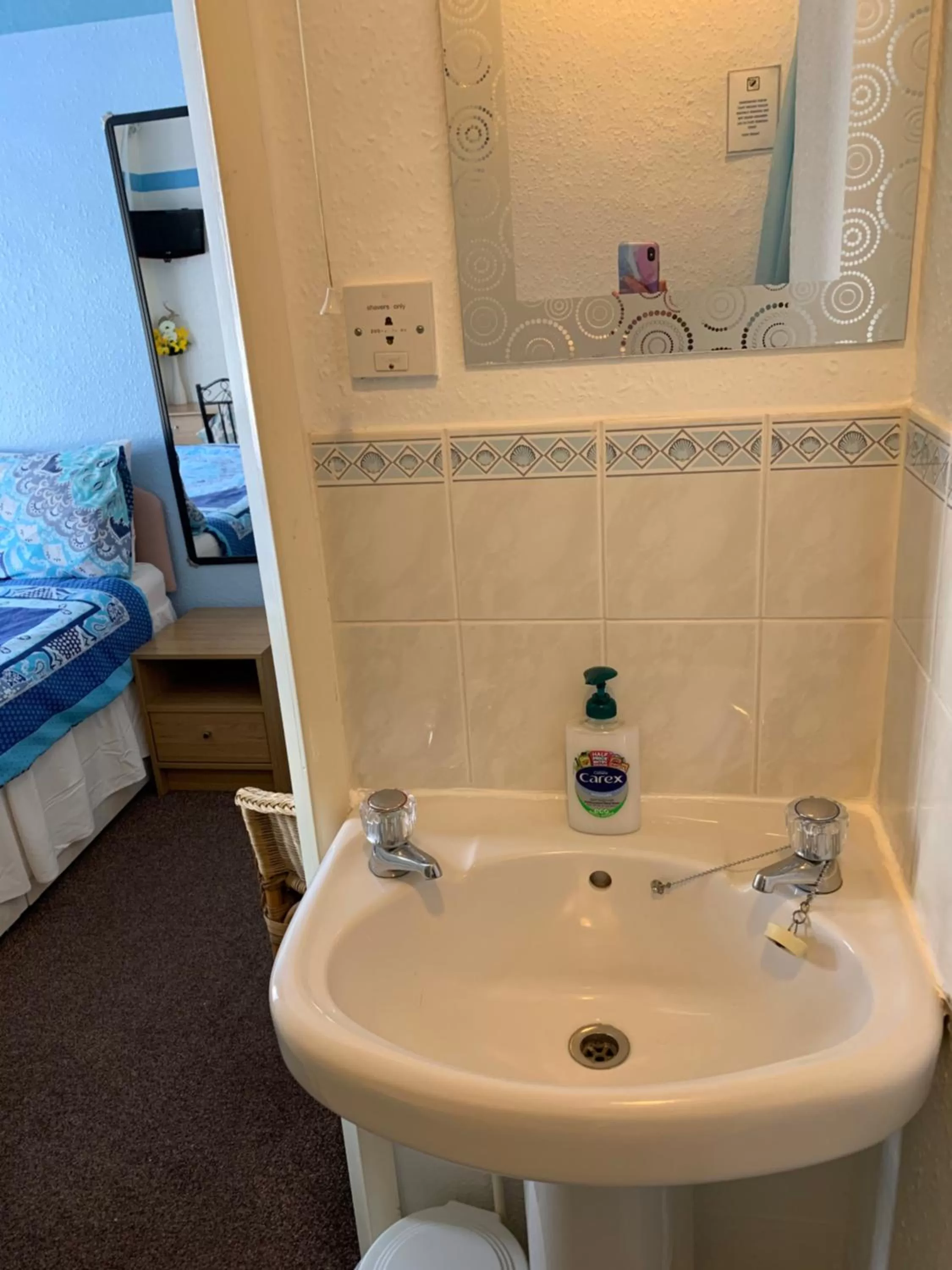 Bathroom in Alondra Hotel