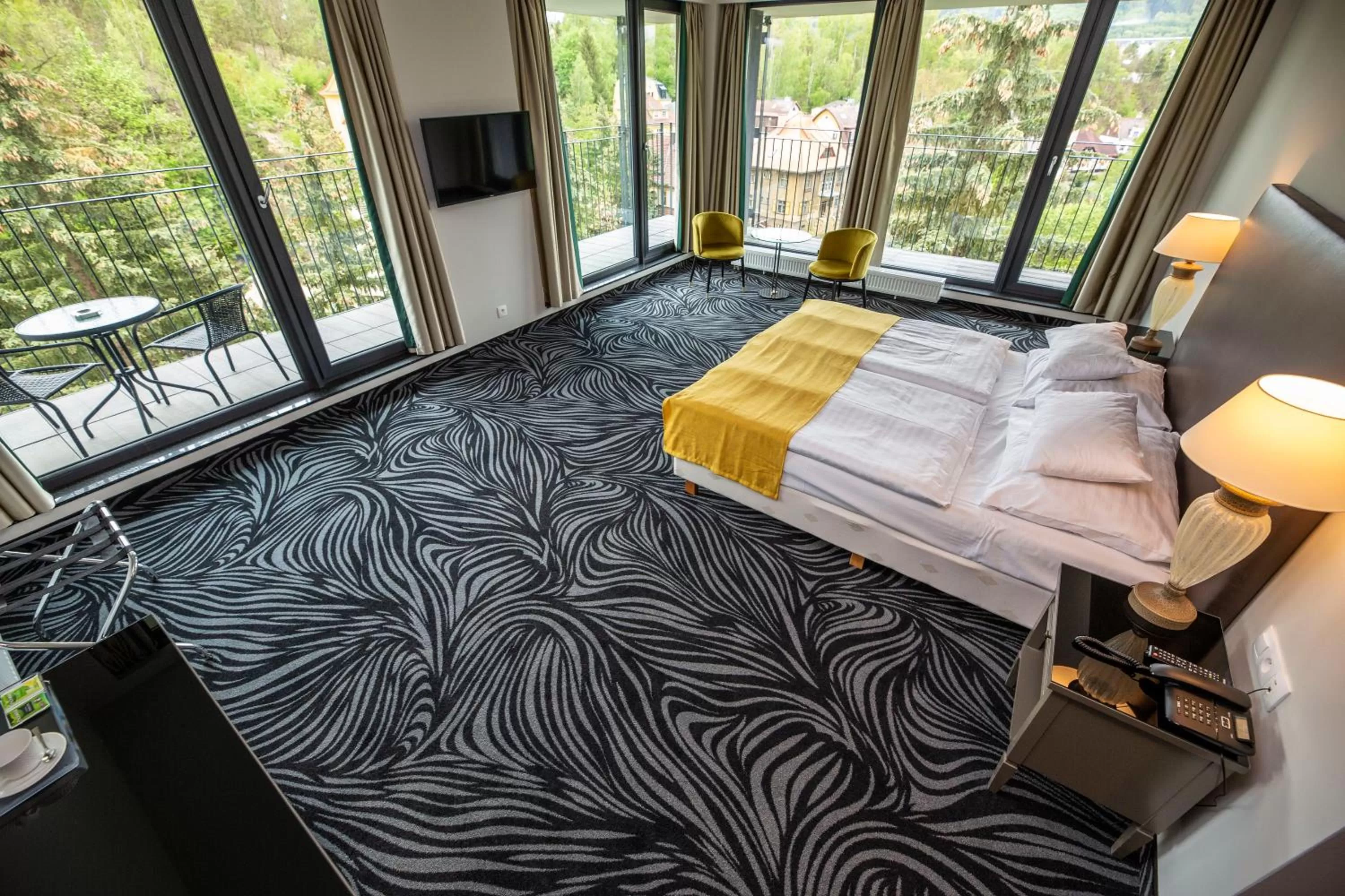 Coffee/tea facilities, Bed in Parkhotel Carlsbad Inn