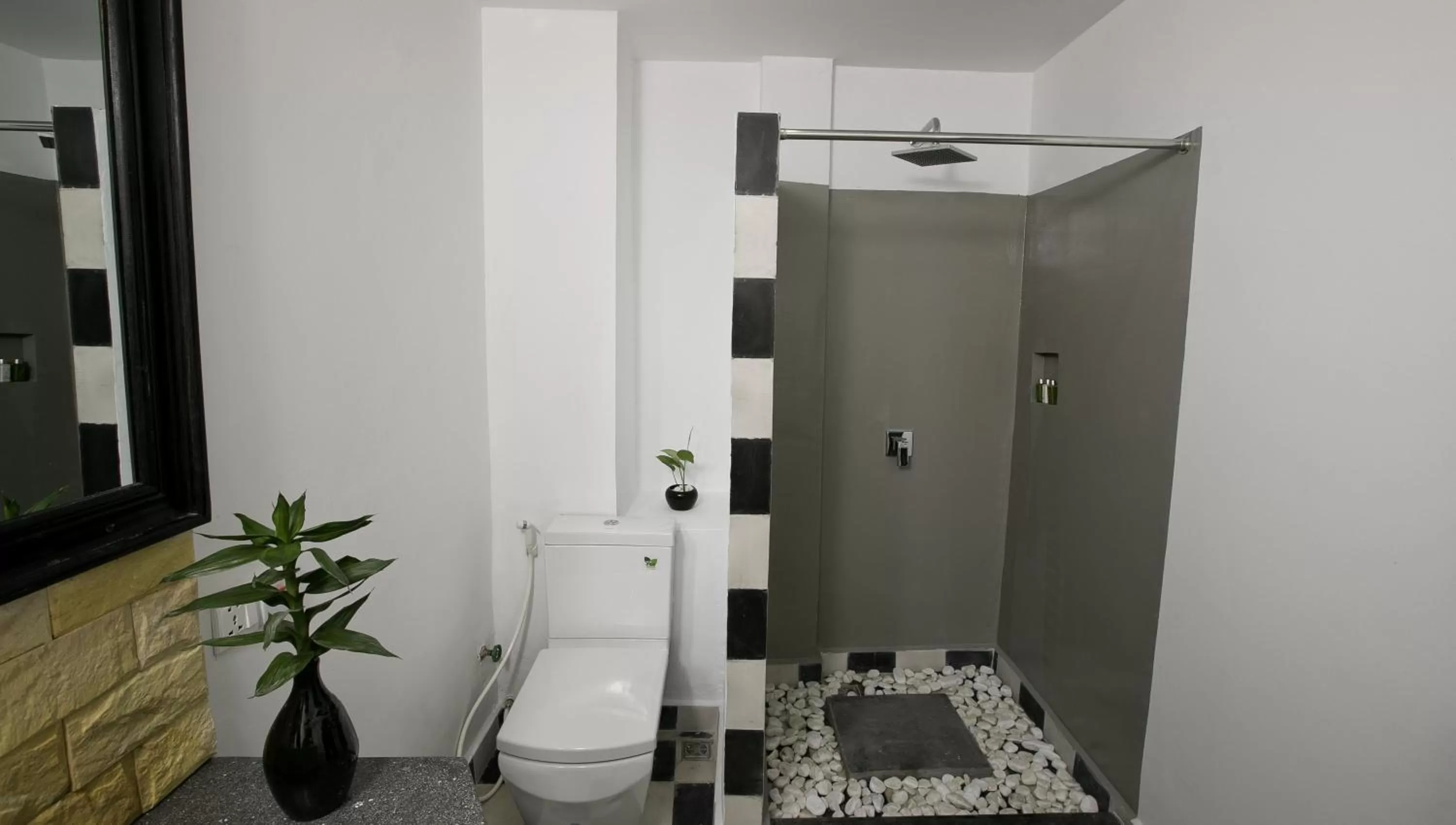 Toilet in The Cyclo d'Angkor Boutique Hotel